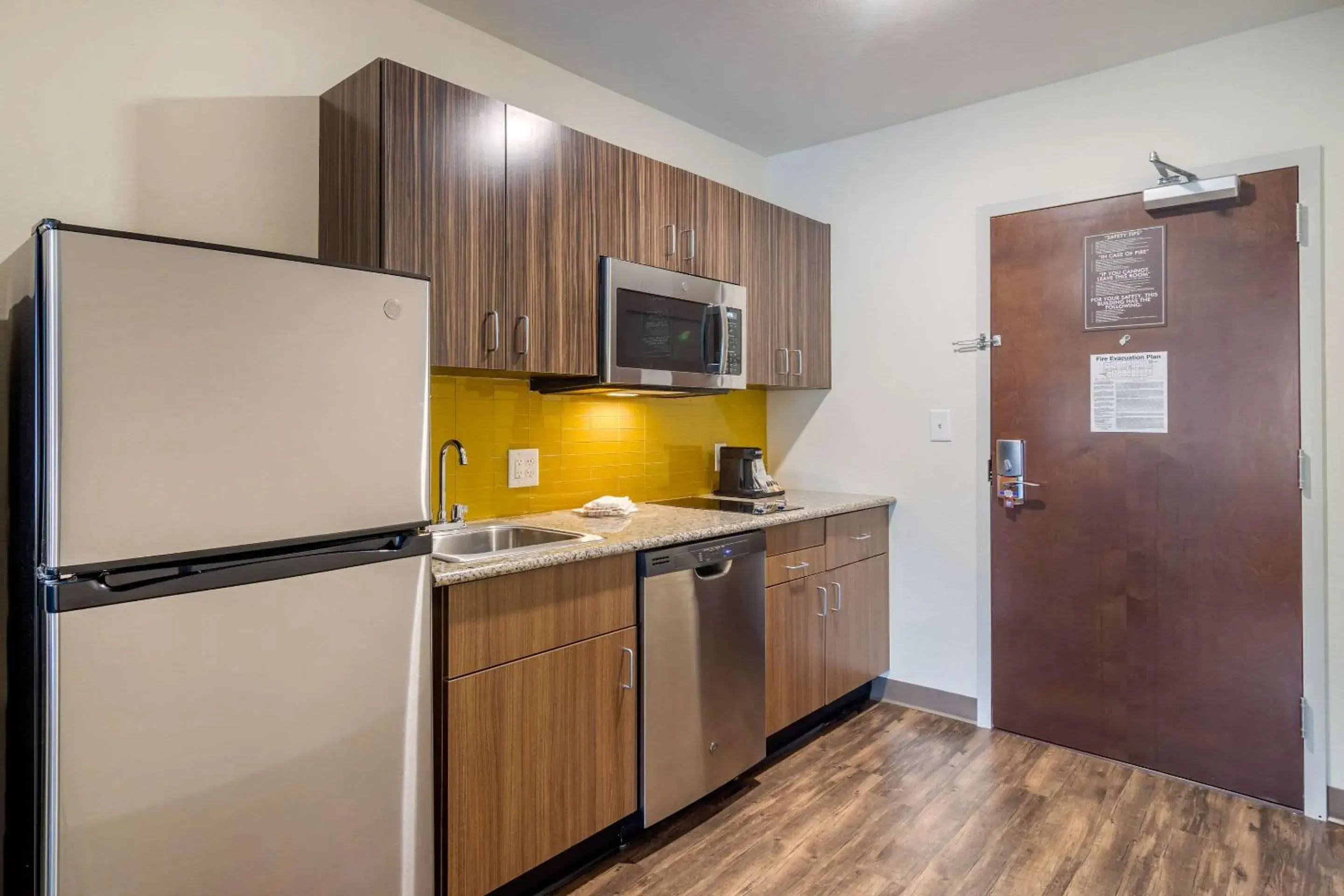 Photo of the whole room, Kitchen/Kitchenette in MainStay Suites Newnan Atlanta South