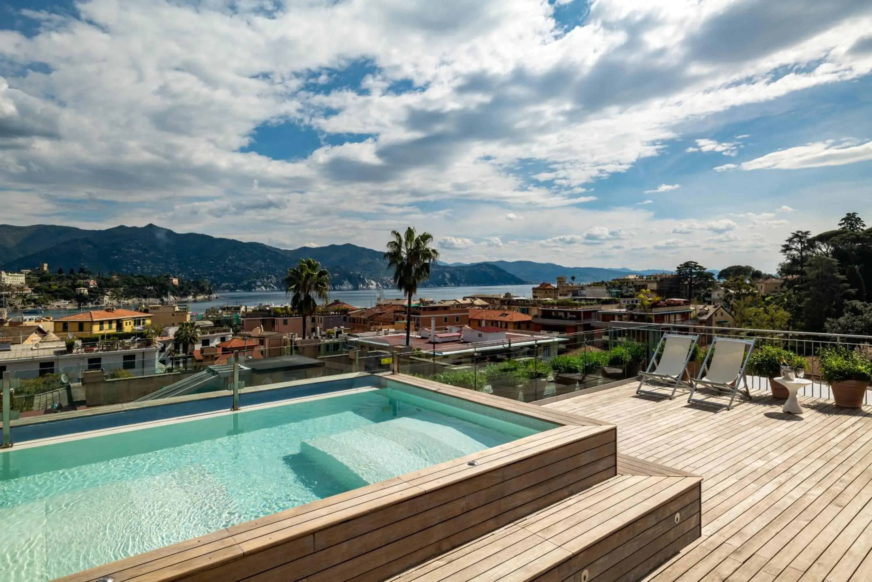 Hot Tub, Swimming Pool in Albergo Minerva