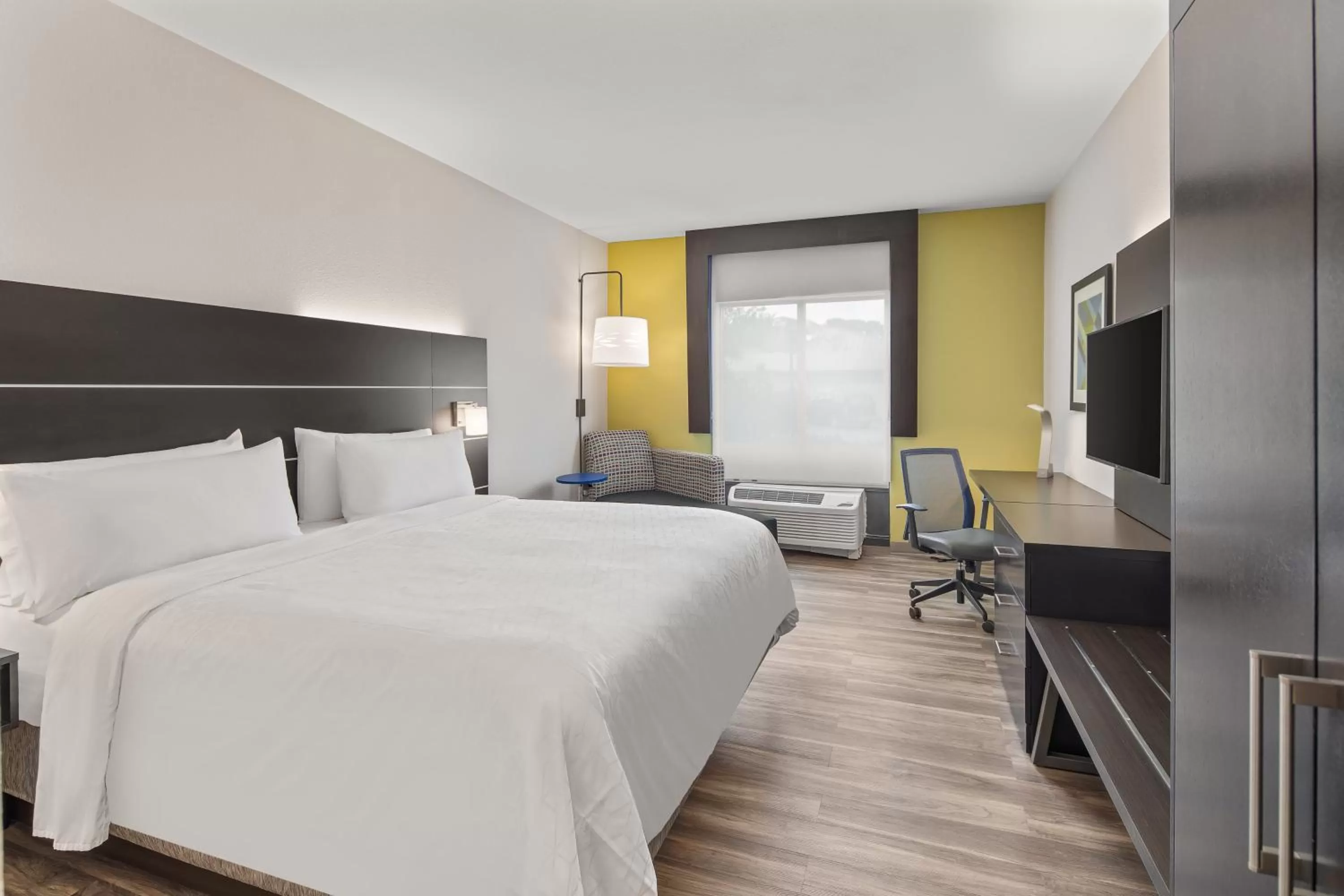 Photo of the whole room, Bed in Holiday Inn Express & Suites - Hardeeville-Hilton Head by IHG