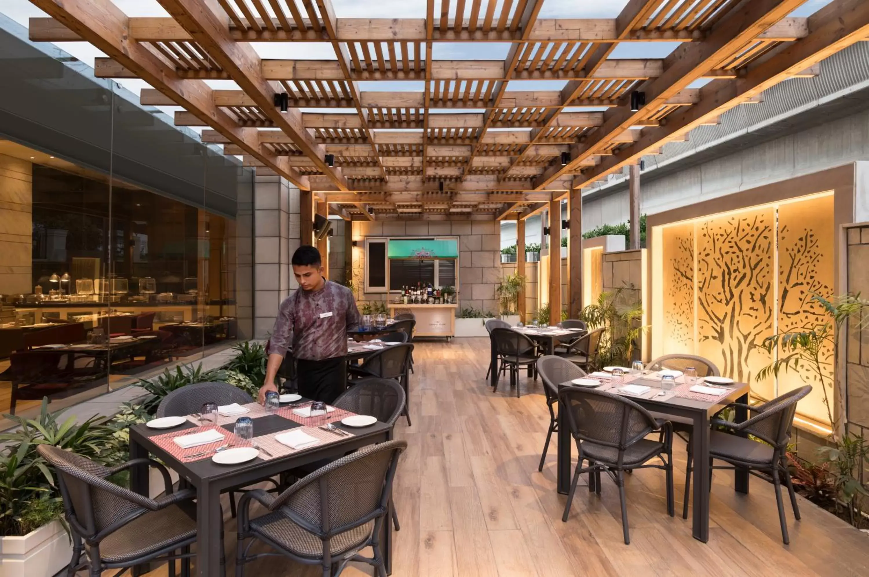 Restaurant/Places to Eat in Crowne Plaza New Delhi Mayur Vihar Noida