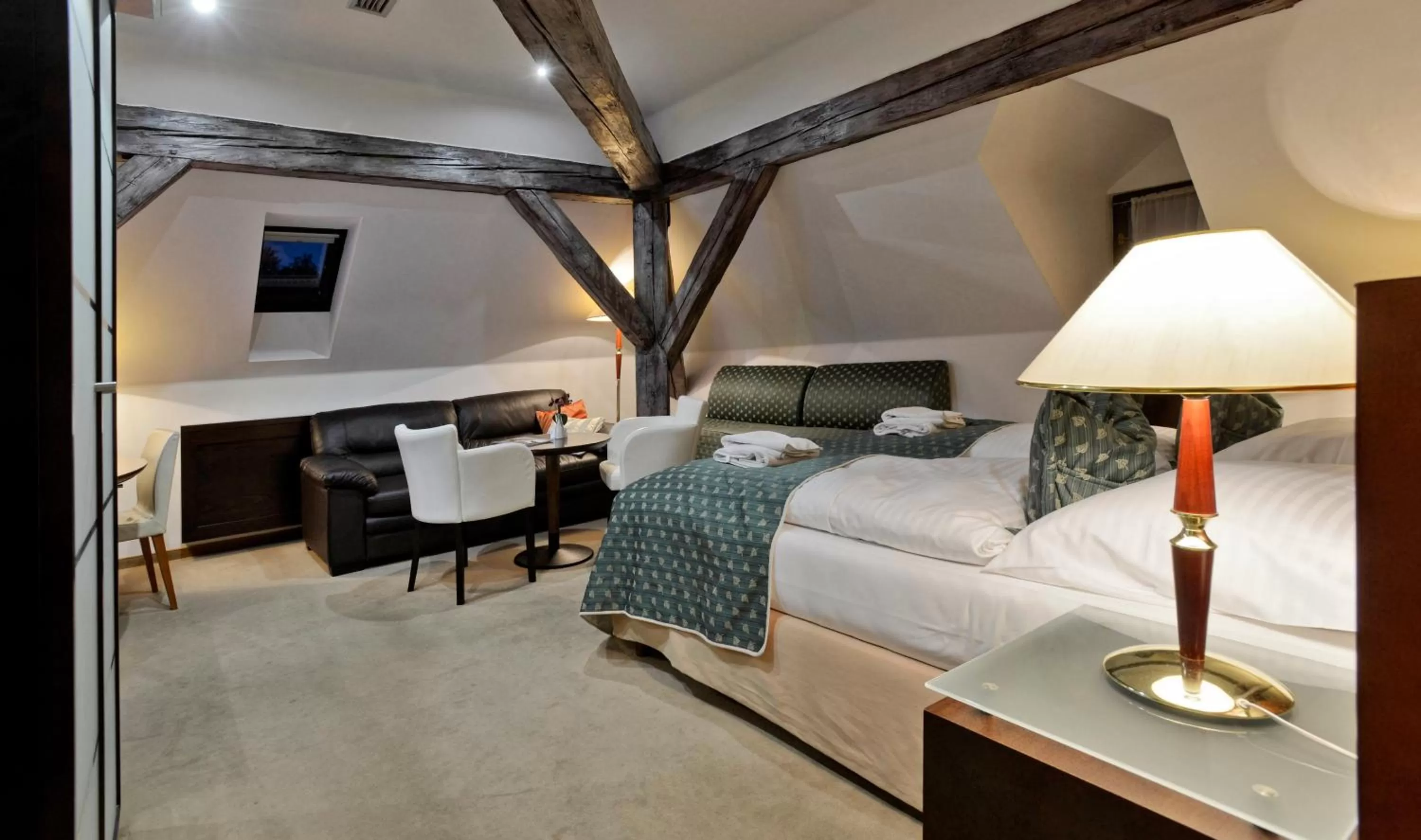 Bedroom, Bed in Hotel Grand