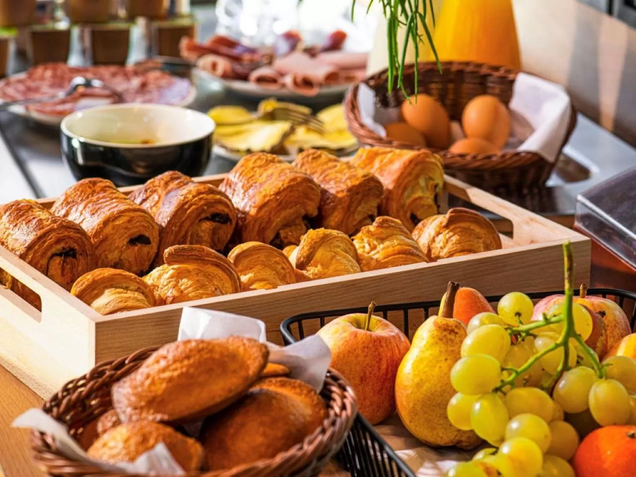 Buffet breakfast in Ibis Annecy - Cran-Gevrier