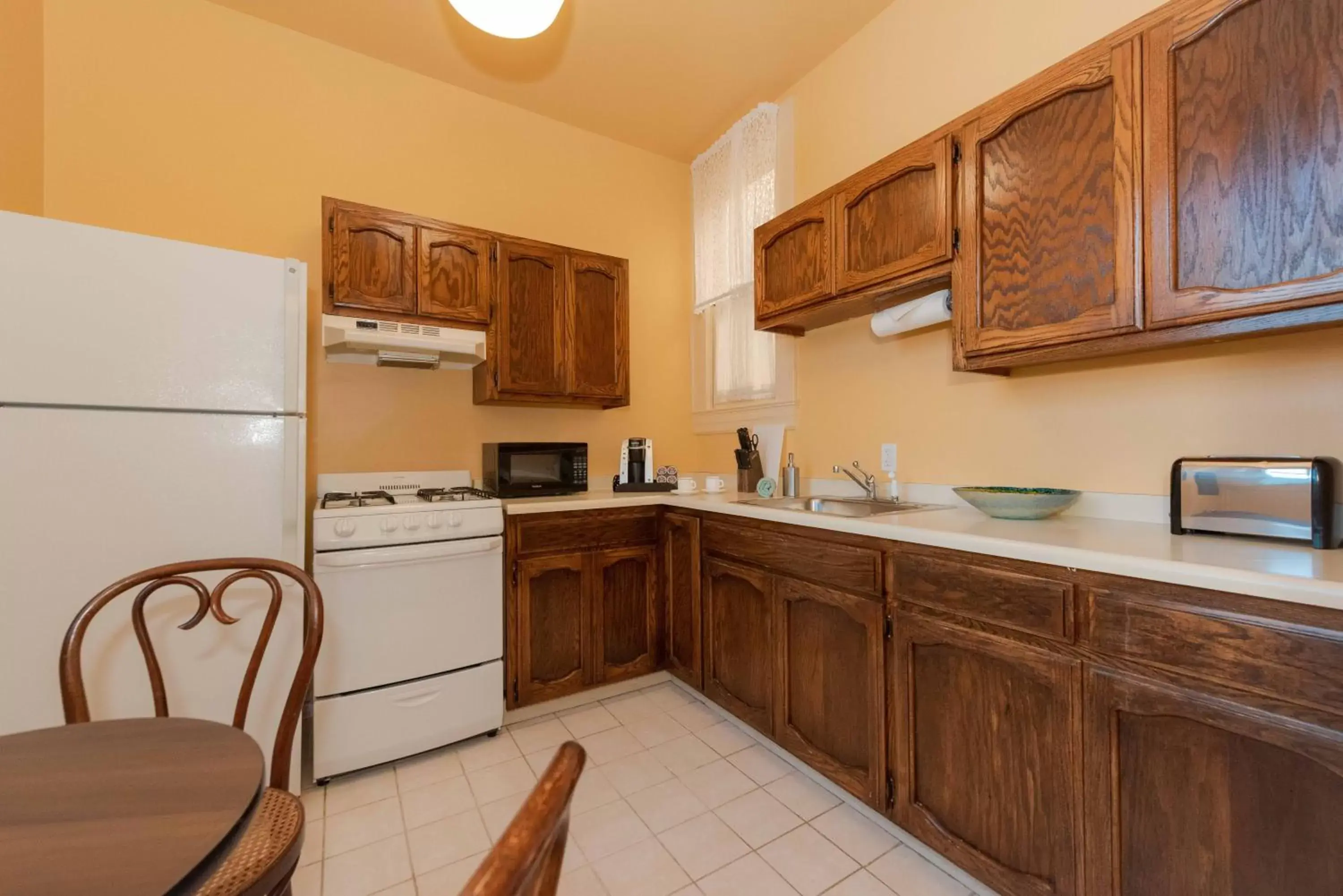 Kitchen or kitchenette, Kitchen/Kitchenette in Stanyan Park Hotel