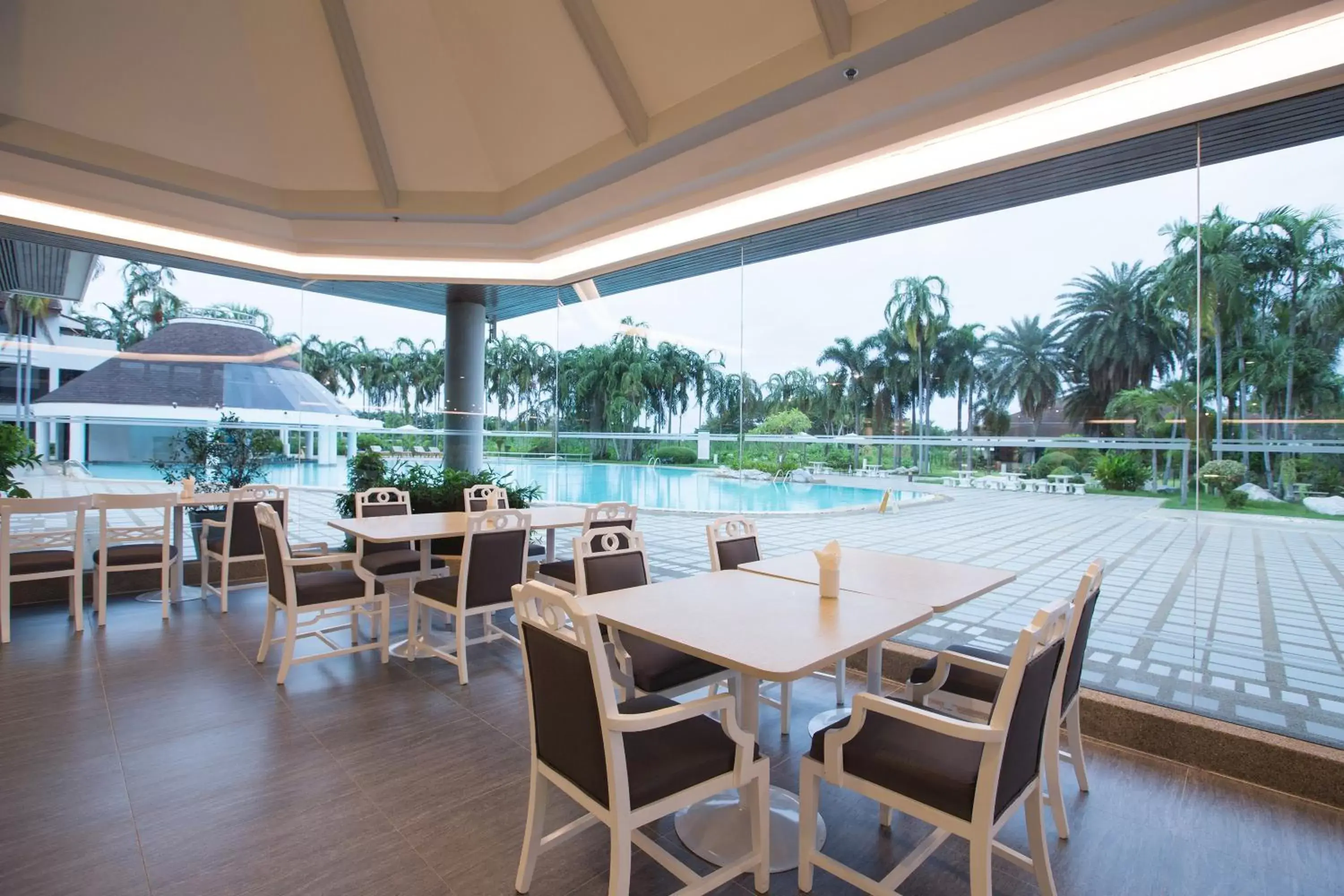 Restaurant/places to eat, Swimming Pool in The Imperial Hotel & Convention Centre Phitsanulok