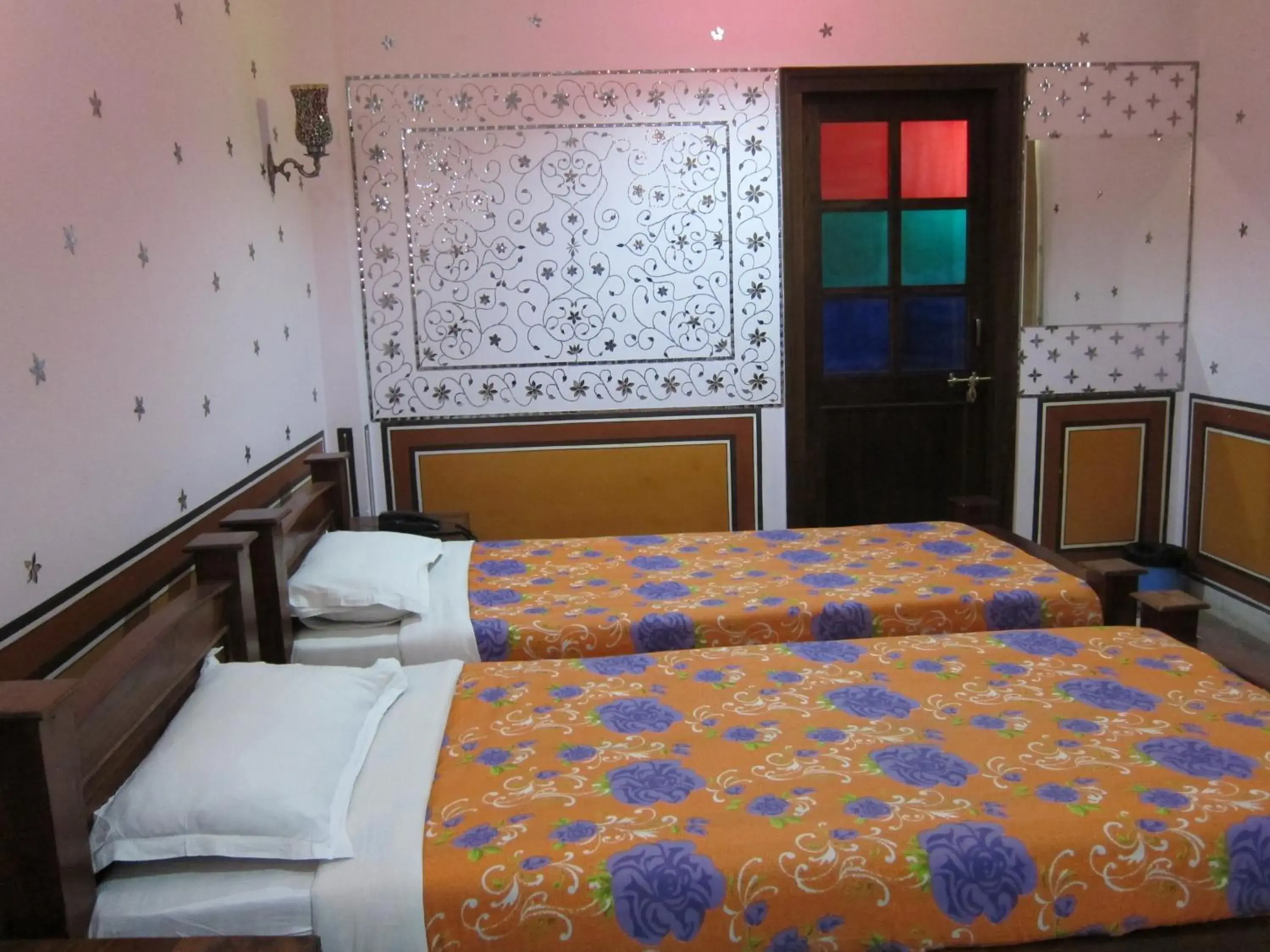 Photo of the whole room, Bed in Rani Mahal Hotel