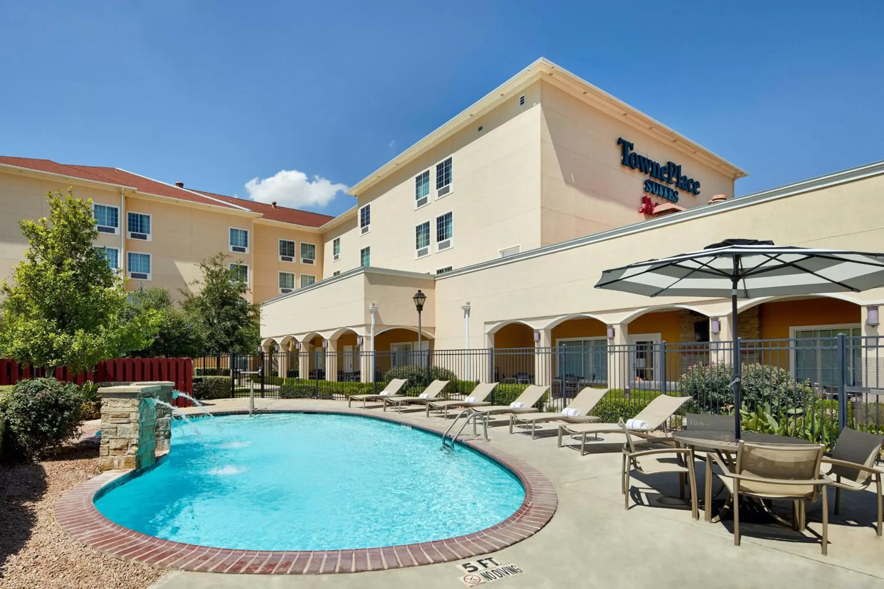 Swimming pool, Property Building in TownePlace Suites by Marriott Midland