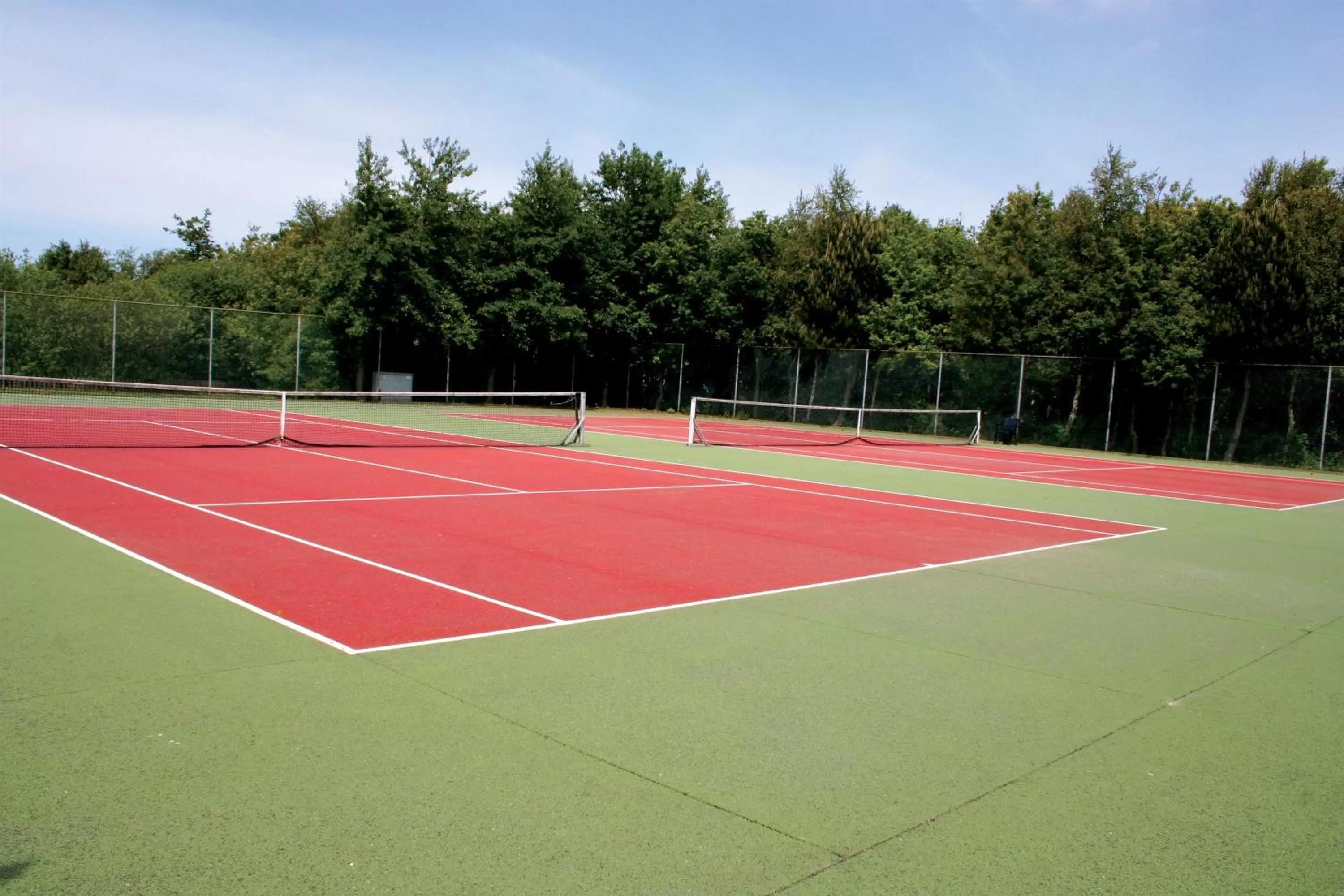 Tennis court in Fletcher Hotel-Restaurant Amelander Kaap