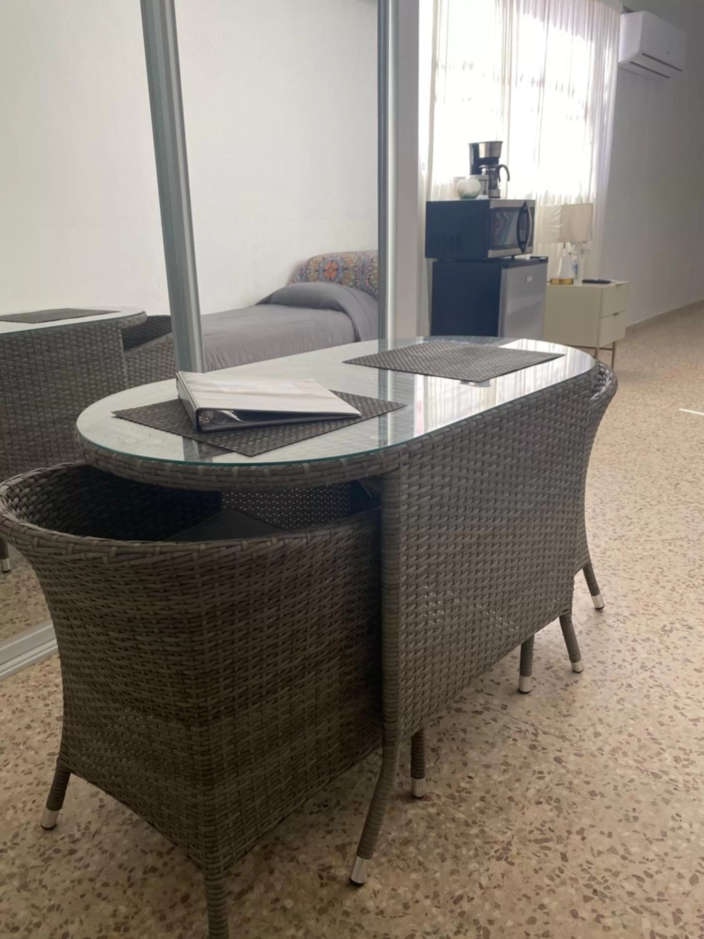 Dining area in Itza-Bella Suites