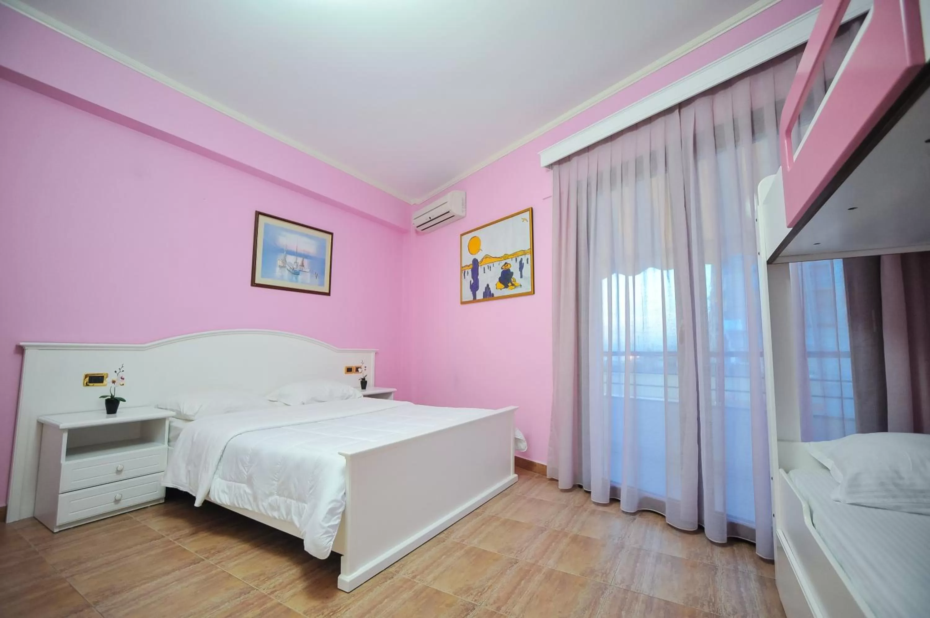 View (from property/room), Bed in Iliria Internacional Hotel