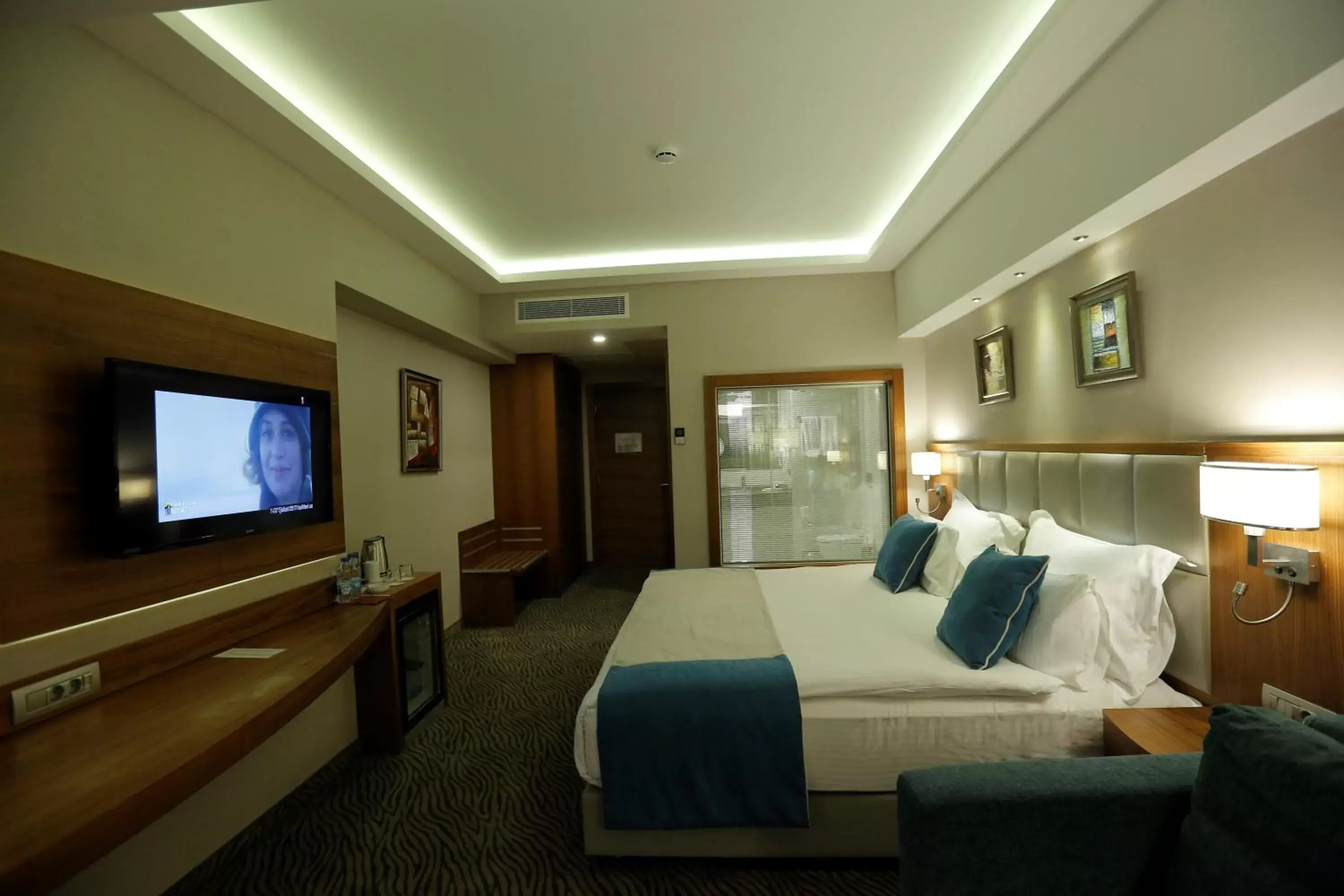 Photo of the whole room, TV/Entertainment Center in Best Western Premier Karsiyaka Convention & Spa Hotel