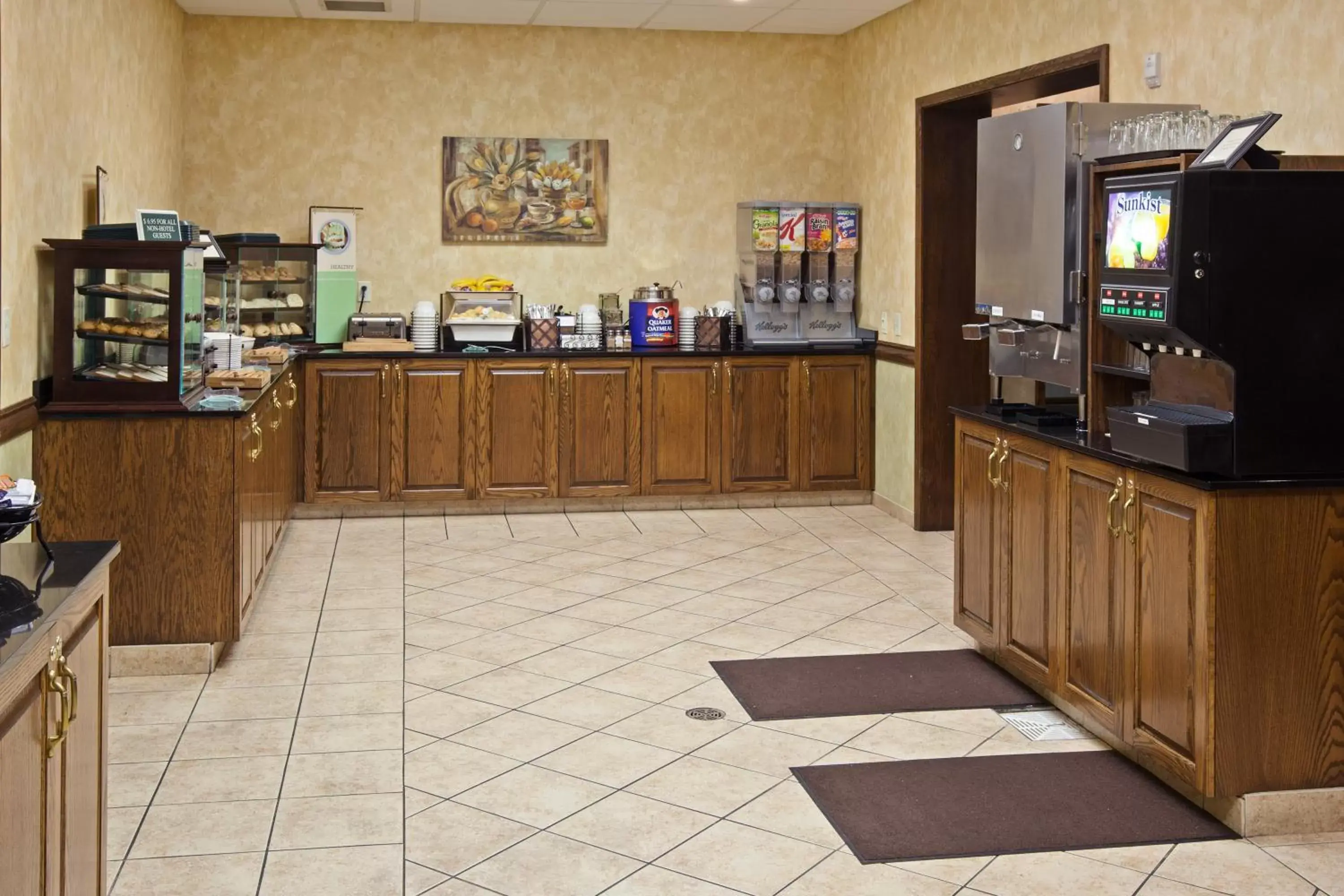 Communal kitchen, Restaurant/Places to Eat in Country Inn & Suites by Radisson, Grand Rapids East, MI