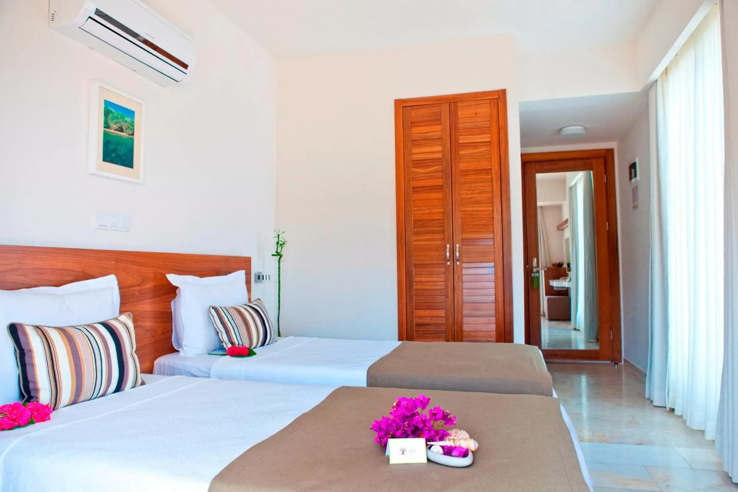 Standard Twin Room with Partial Sea View in Olea Nova Hotel Standard Twin Room with Partial Sea View in Olea Nova Hotel