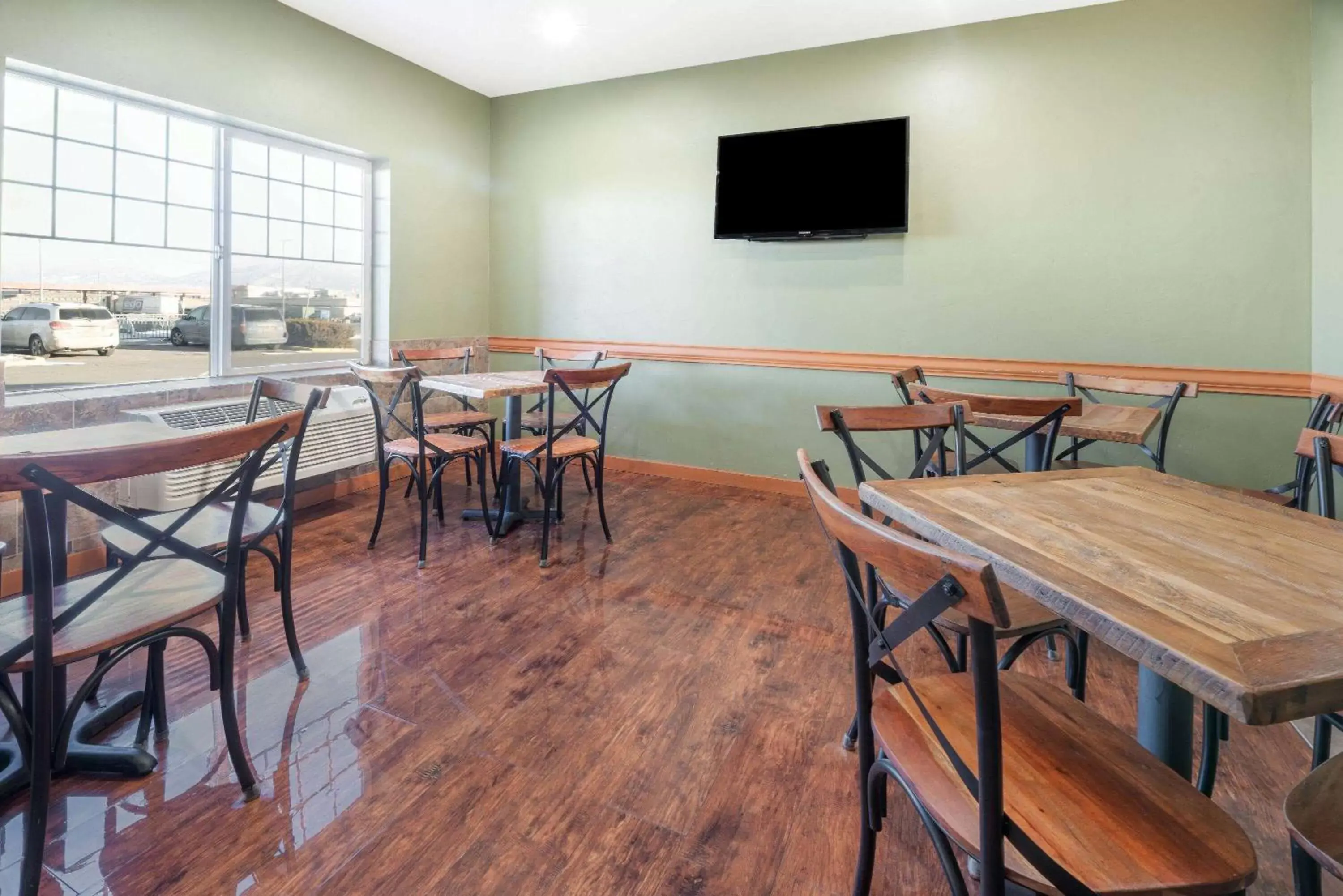 Restaurant/places to eat in La Quinta by Wyndham Belgrade - Bozeman Airport Restaurant/places to eat in La Quinta by Wyndham Belgrade - Bozeman Airport