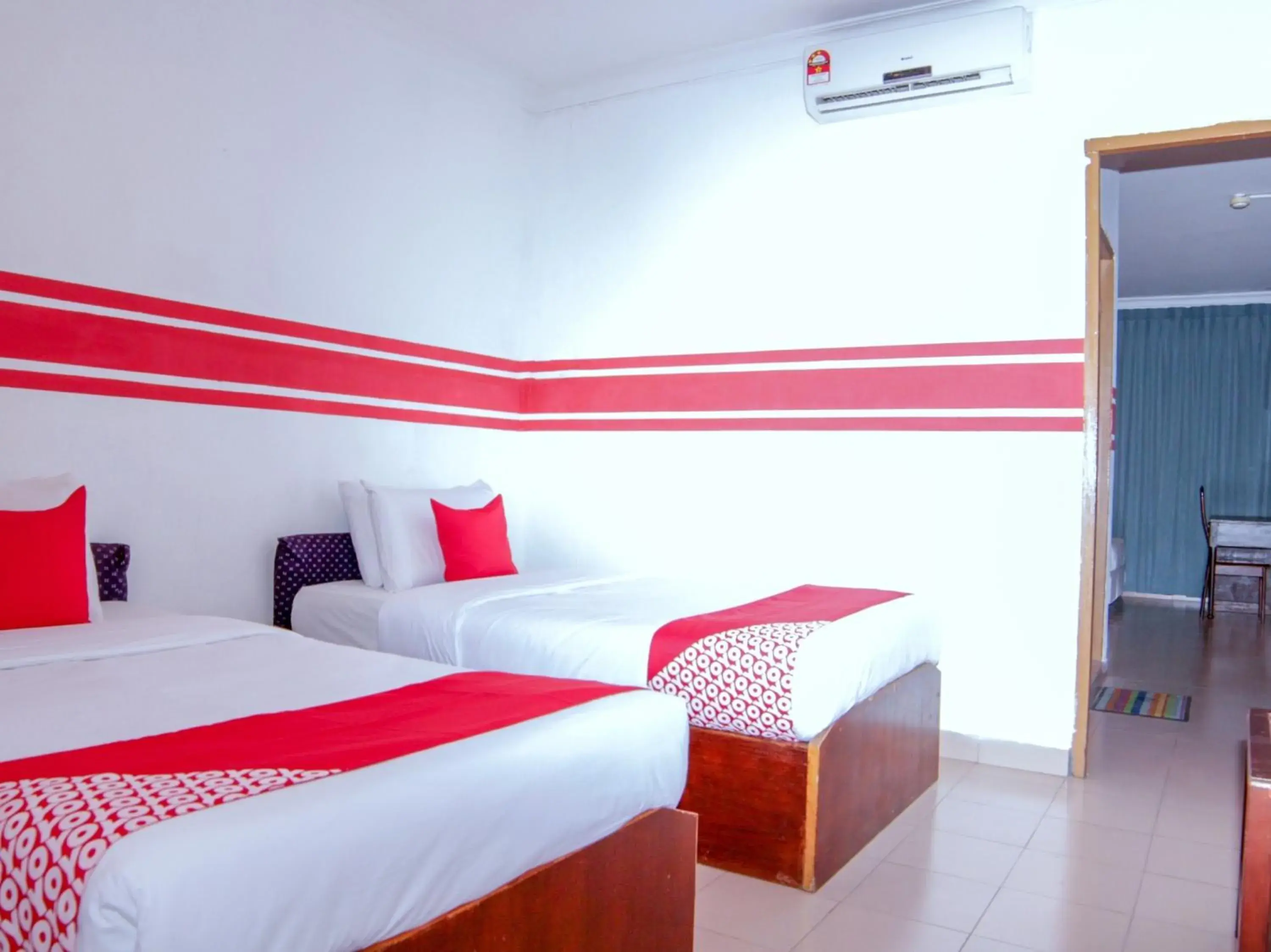 Bedroom, Bed in Super OYO 1173 Mandyrin Hotel