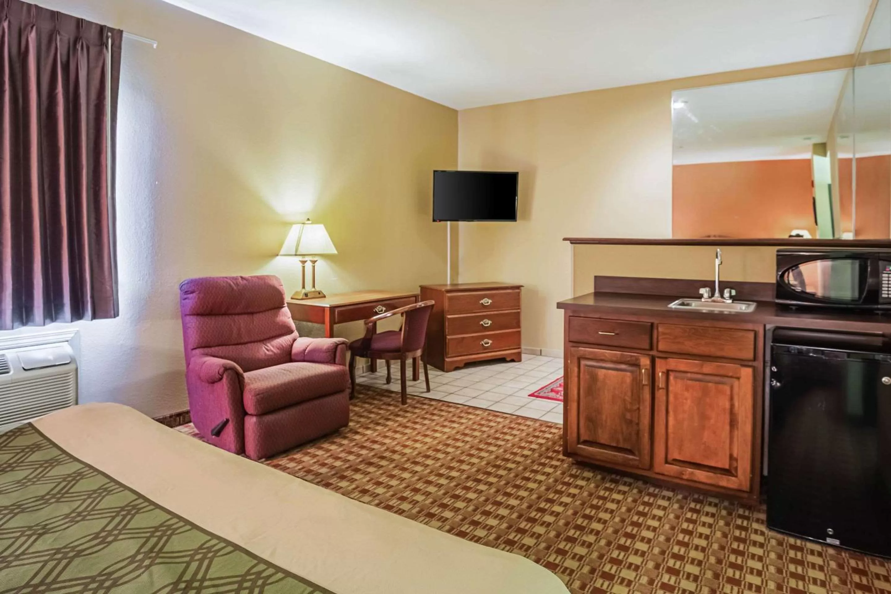 Photo of the whole room in Econo Lodge Inn & Suites