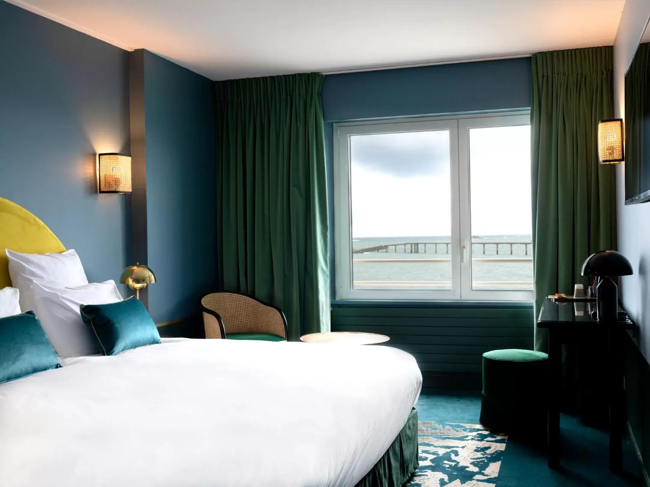 Photo of the whole room, Bed in Hotel Mercure Roscoff Bord De Mer