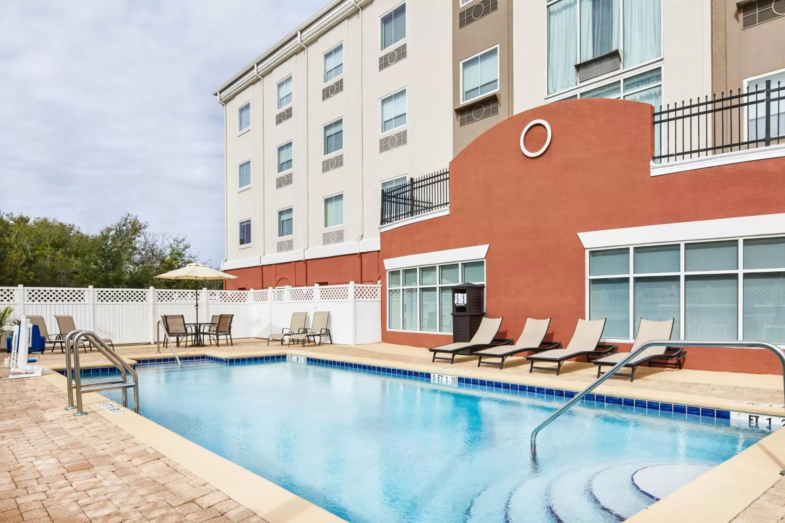 Swimming Pool in Holiday Inn Express Palatka Northwest, an IHG Hotel