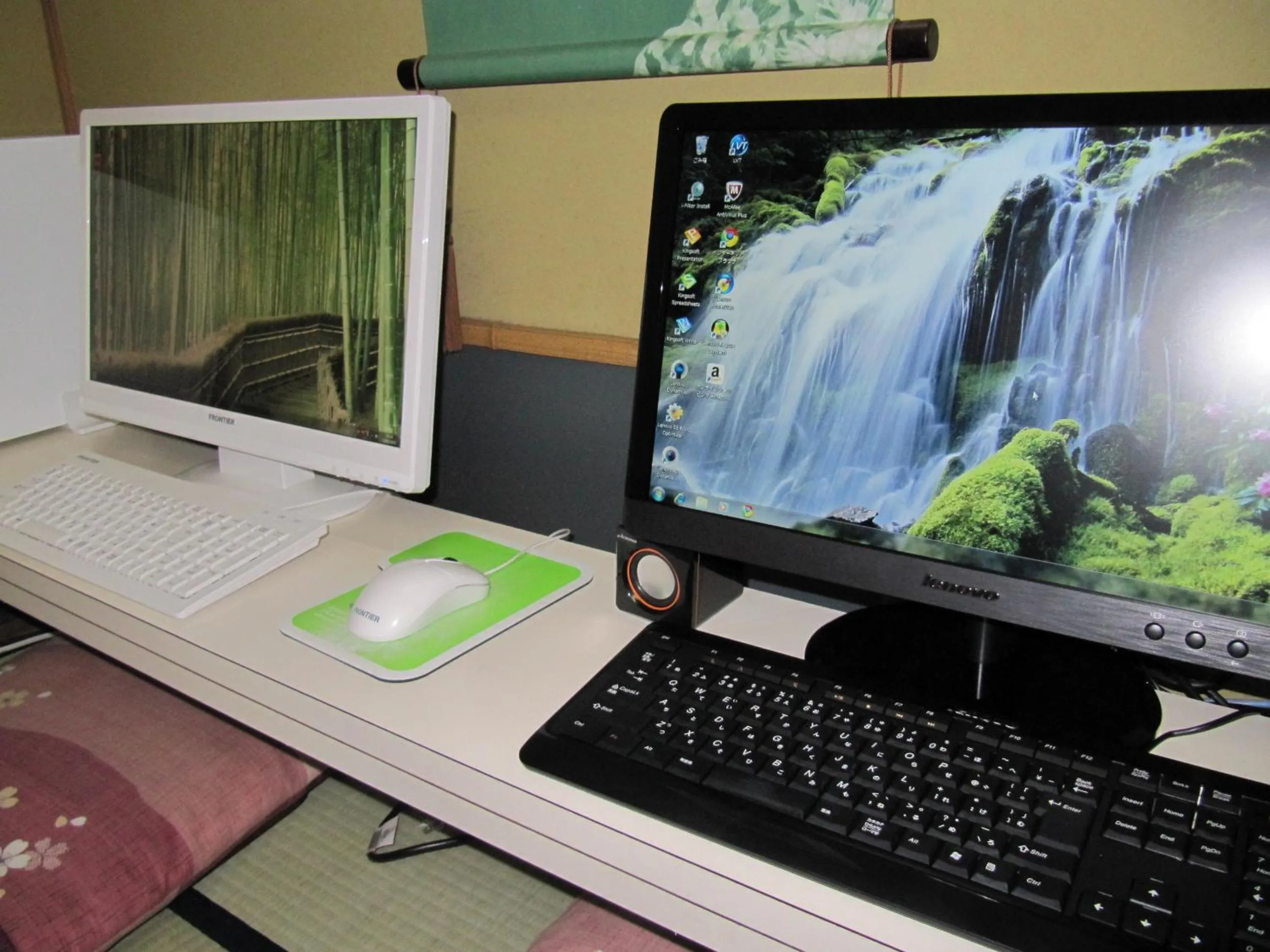 Communal lounge/ TV room in Dyeing and Hostel Nakashimaya - Female Only