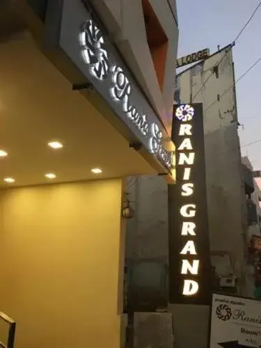 Property building in Ranis Grand Property building in Ranis Grand