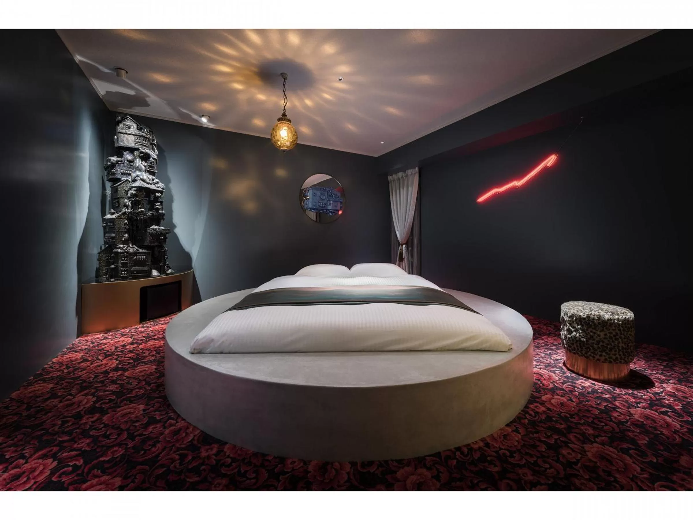 Photo of the whole room, Bed in BnA Alter Museum