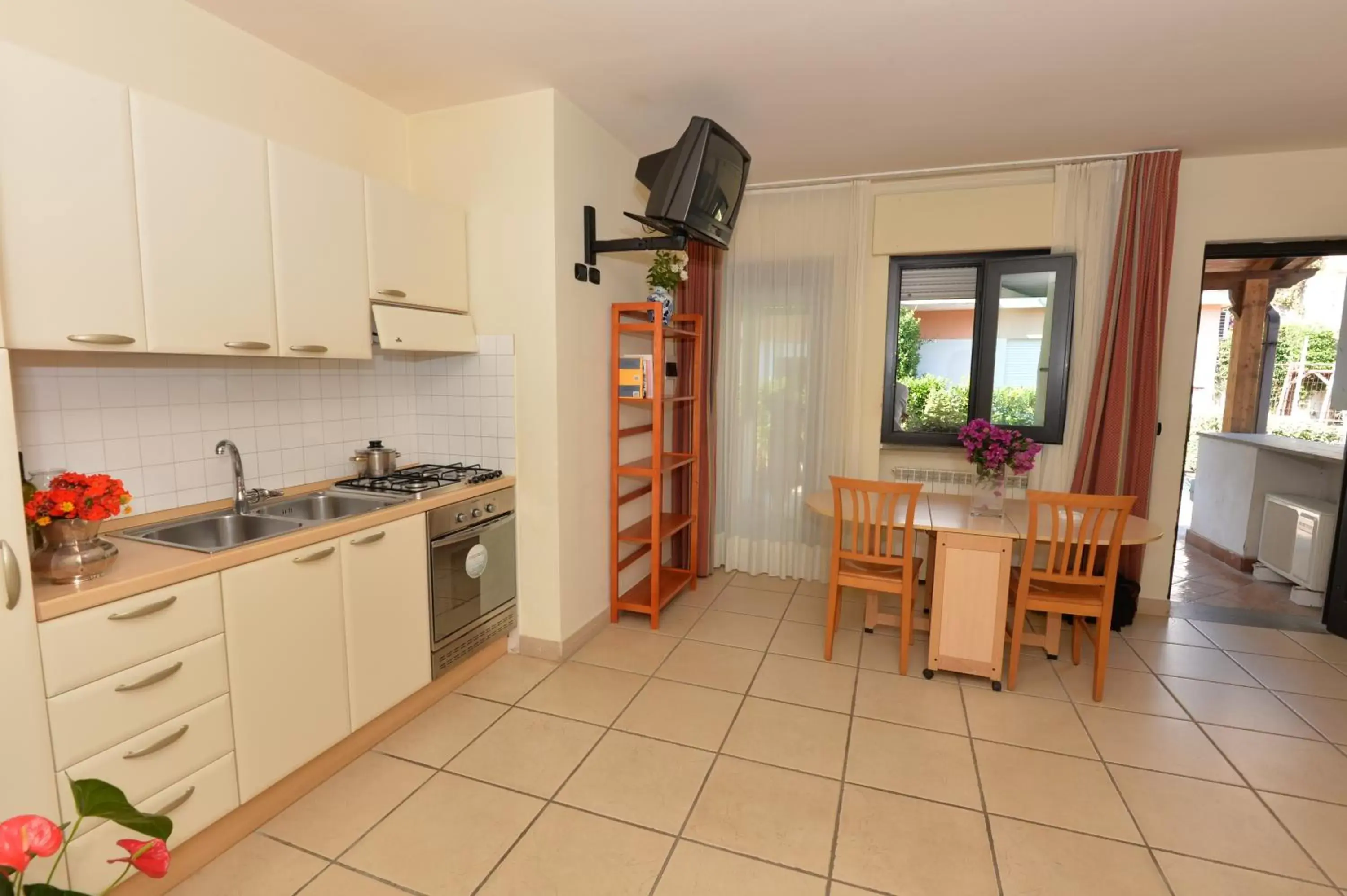 Kitchen or kitchenette, Kitchen/Kitchenette in Miramare Residence