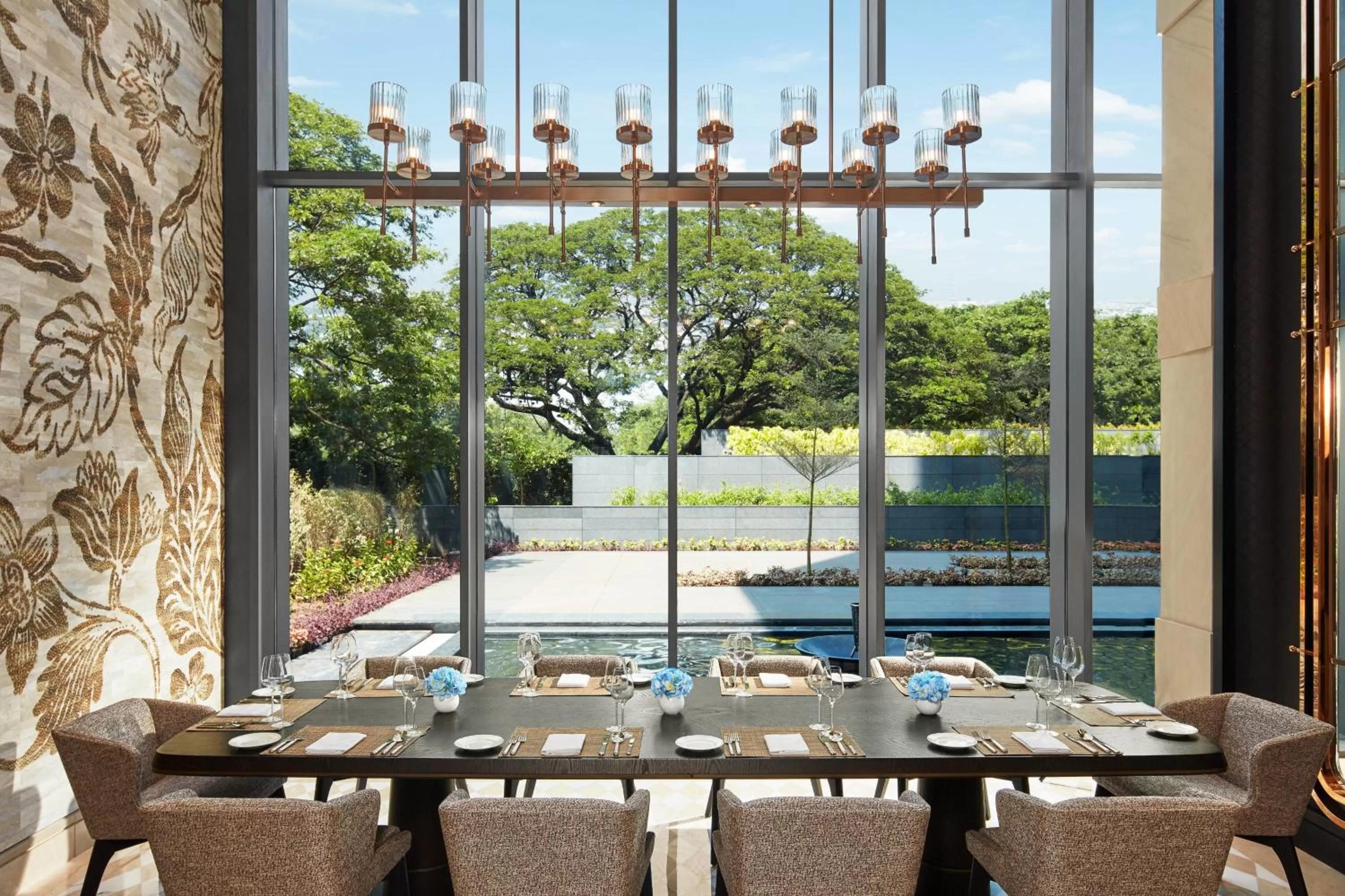 Restaurant/places to eat in The Ritz-Carlton, Pune