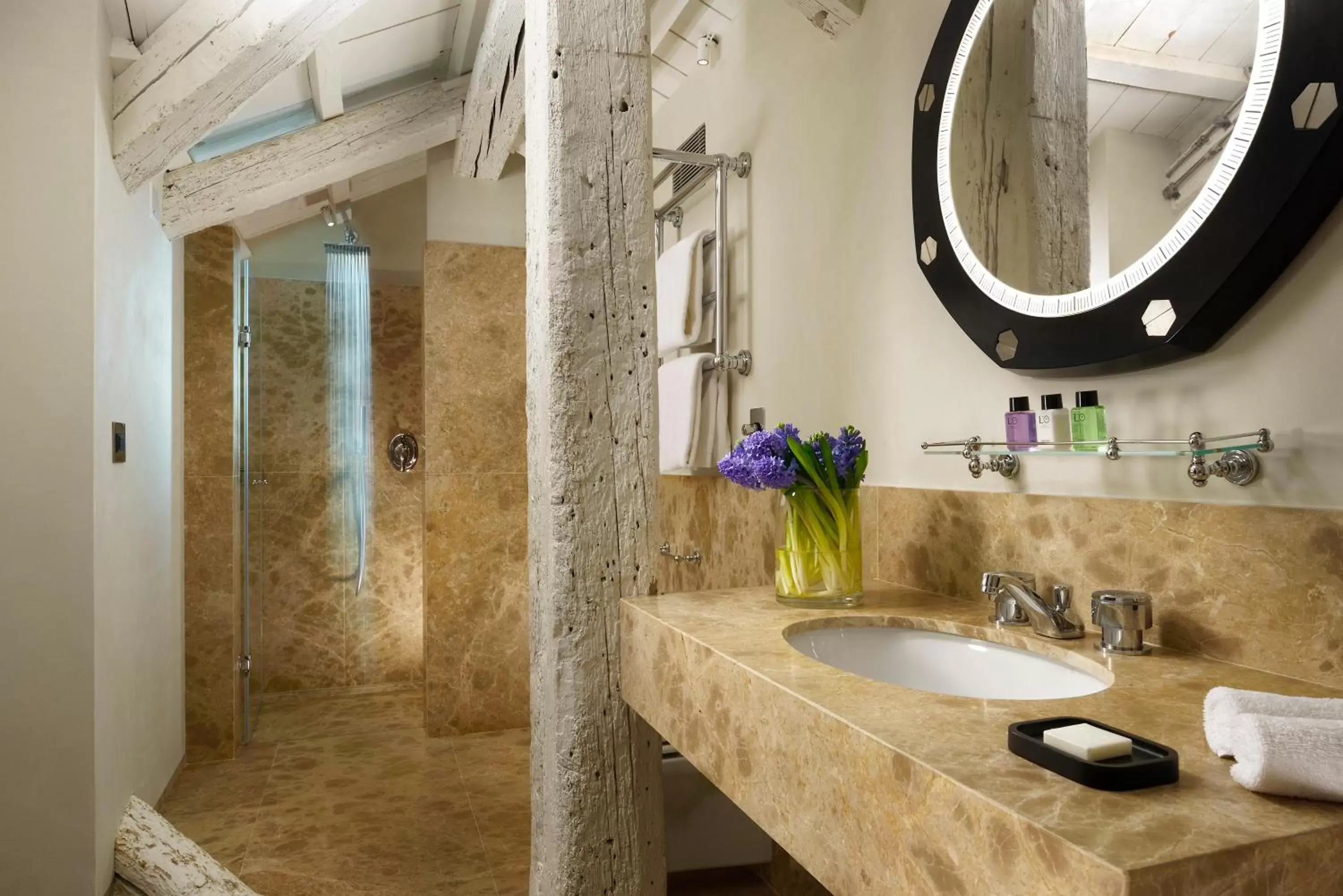 Bathroom in Hotel L'Orologio - WTB Hotels