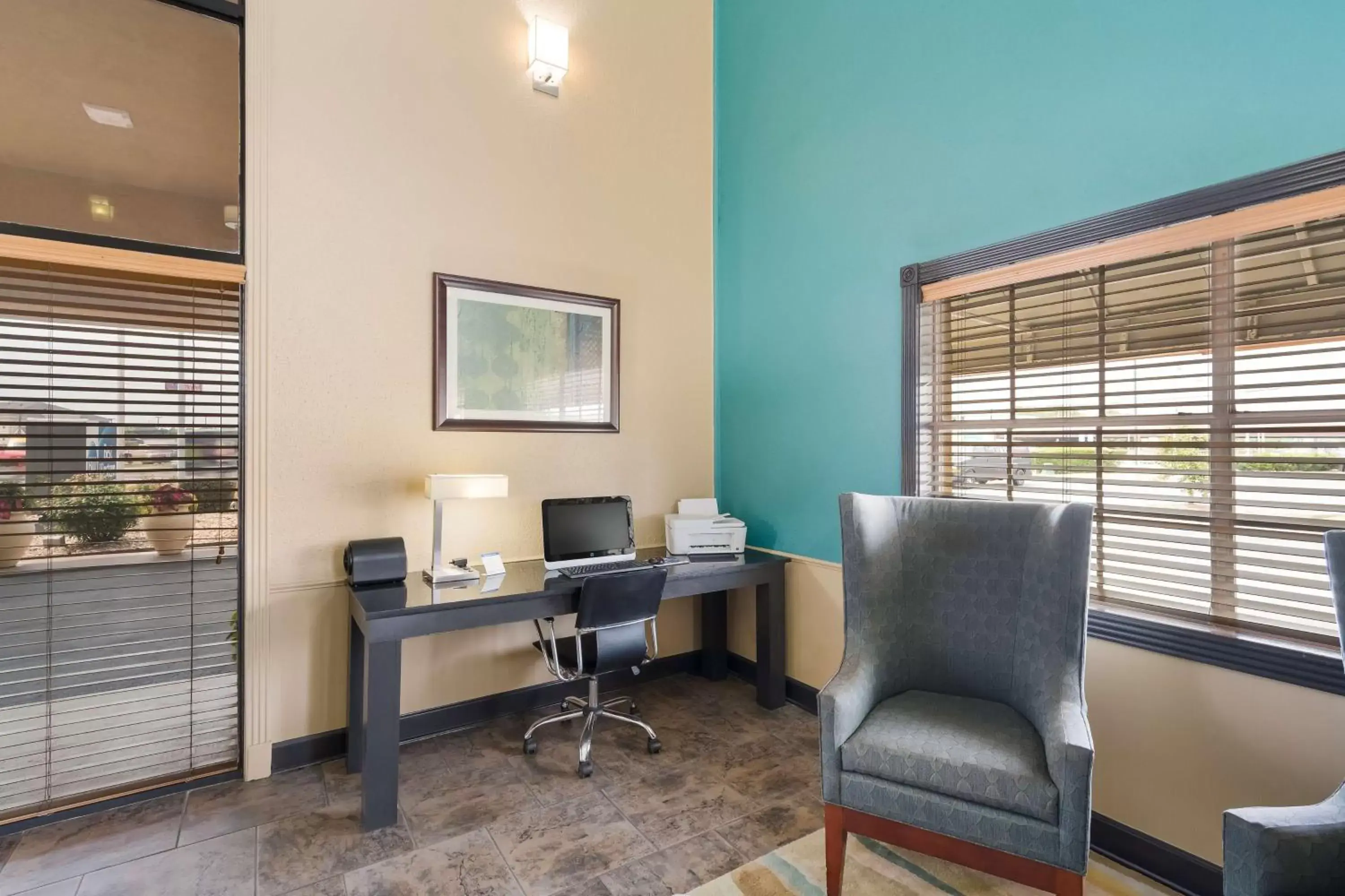 Business facilities, Seating Area in Best Western Conway