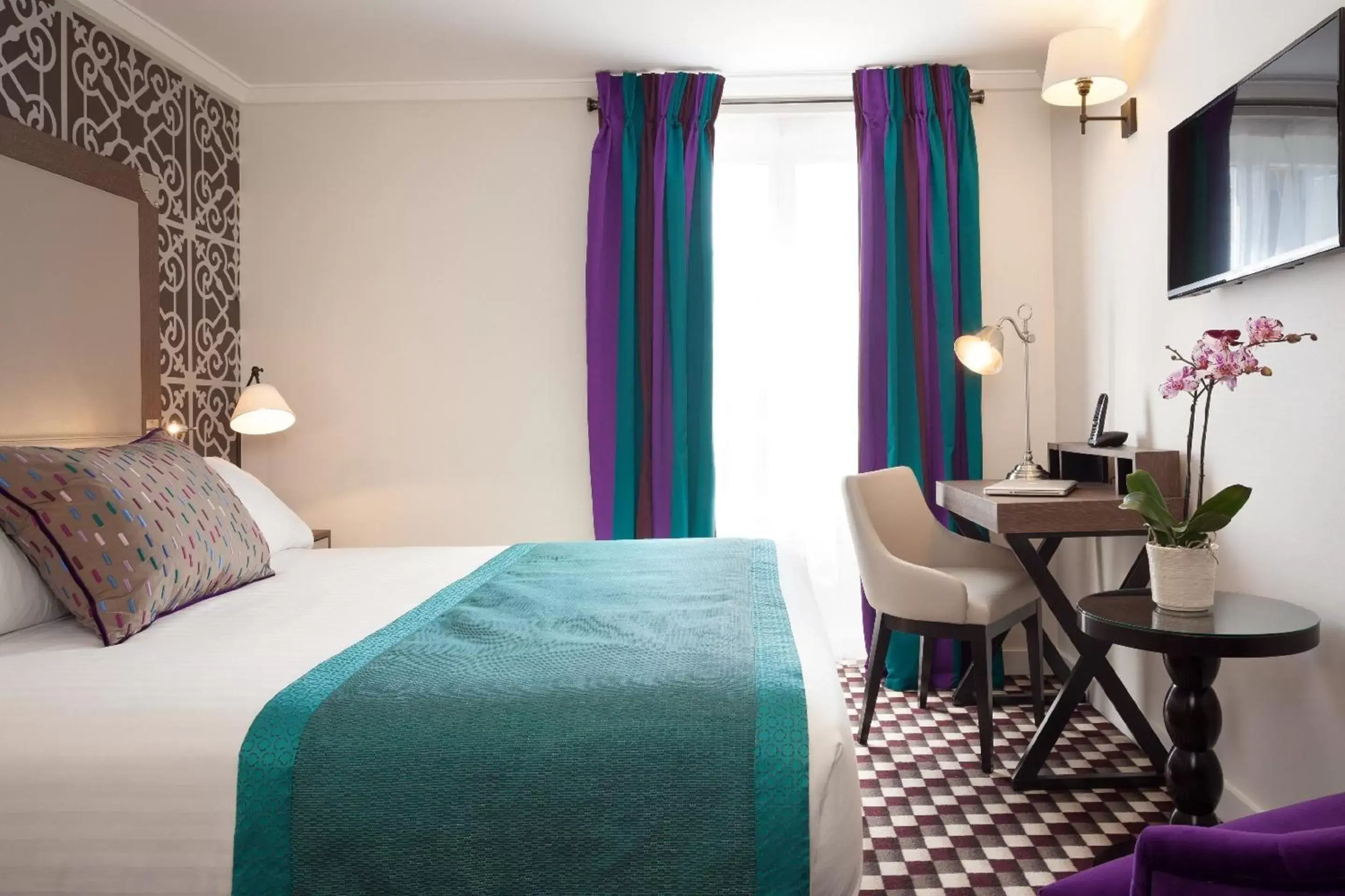 Two Connecting Double Rooms (4 Adults) in Hotel Phileas Lazare & Spa - Opera Two Connecting Double Rooms (4 Adults) in Hotel Phileas Lazare & Spa - Opera