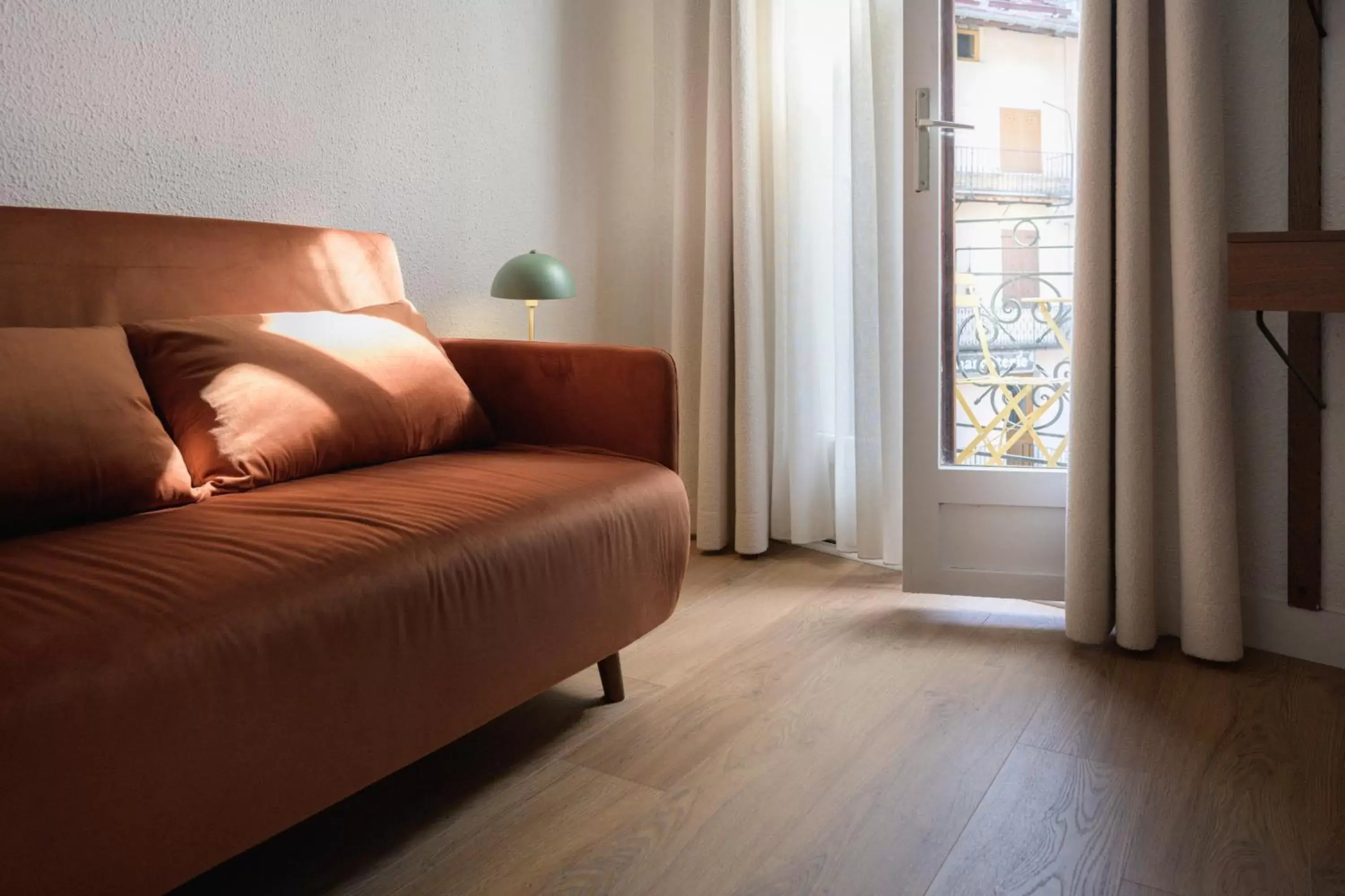 Bed, Seating Area in Hôtel Maison Doron