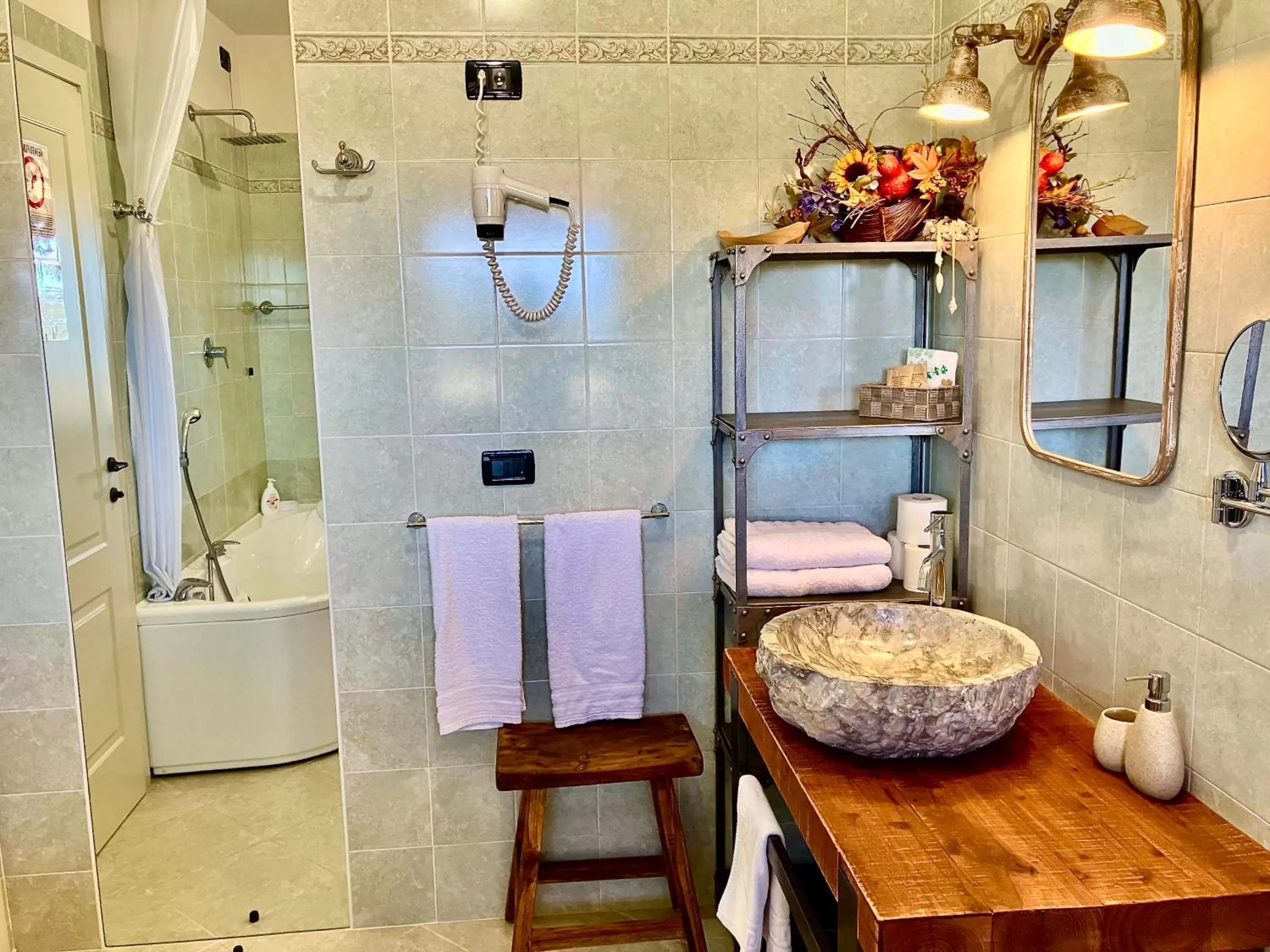 Hot Tub in B&B Desenzano Paradise