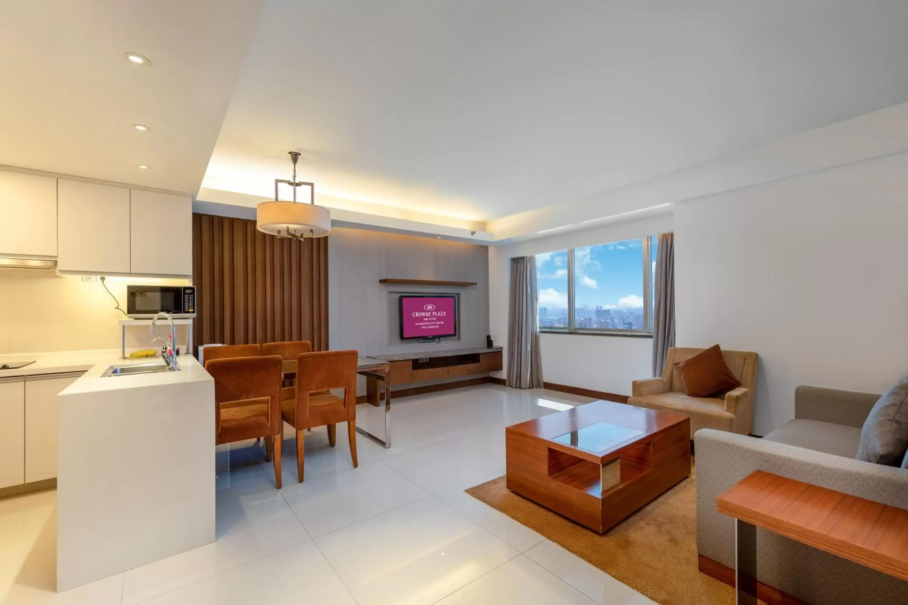 Photo of the whole room, Seating Area in Crowne Plaza Guangzhou City Centre, an IHG Hotel