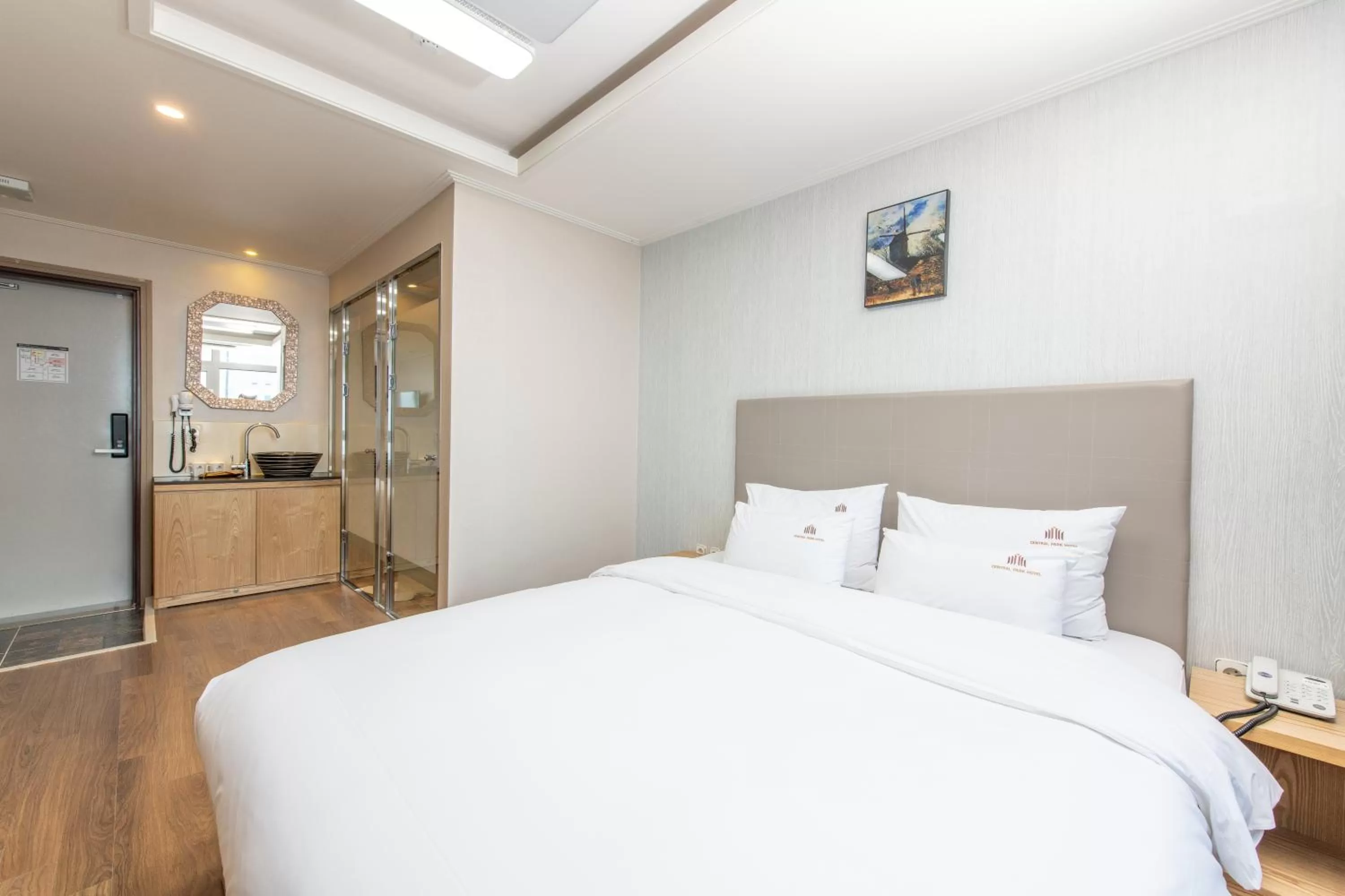 Bed in Central Park Hotel Busan