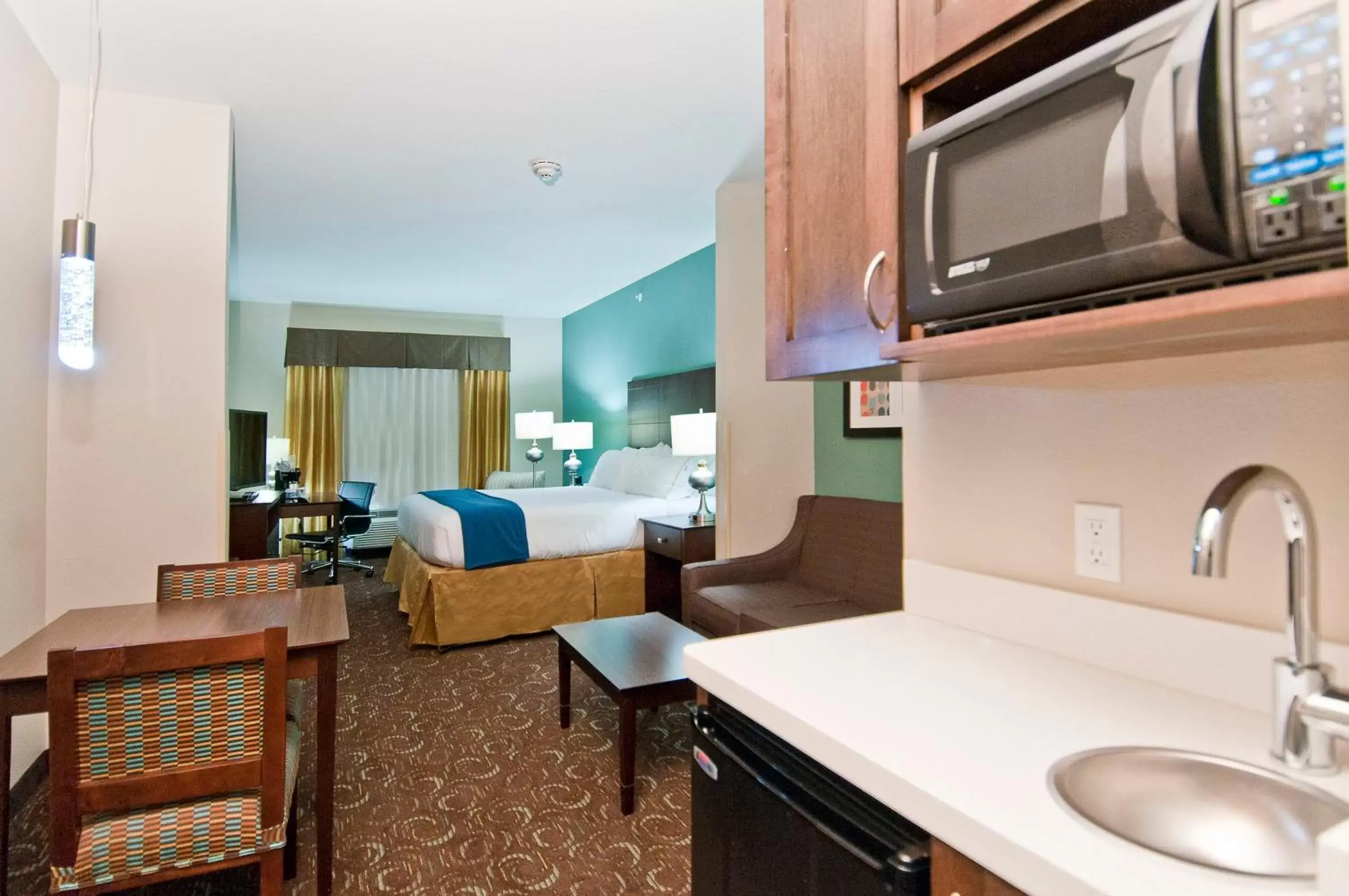 Photo of the whole room, Bathroom in Holiday Inn Express & Suites San Antonio SE by AT&T Center, an IHG Hotel