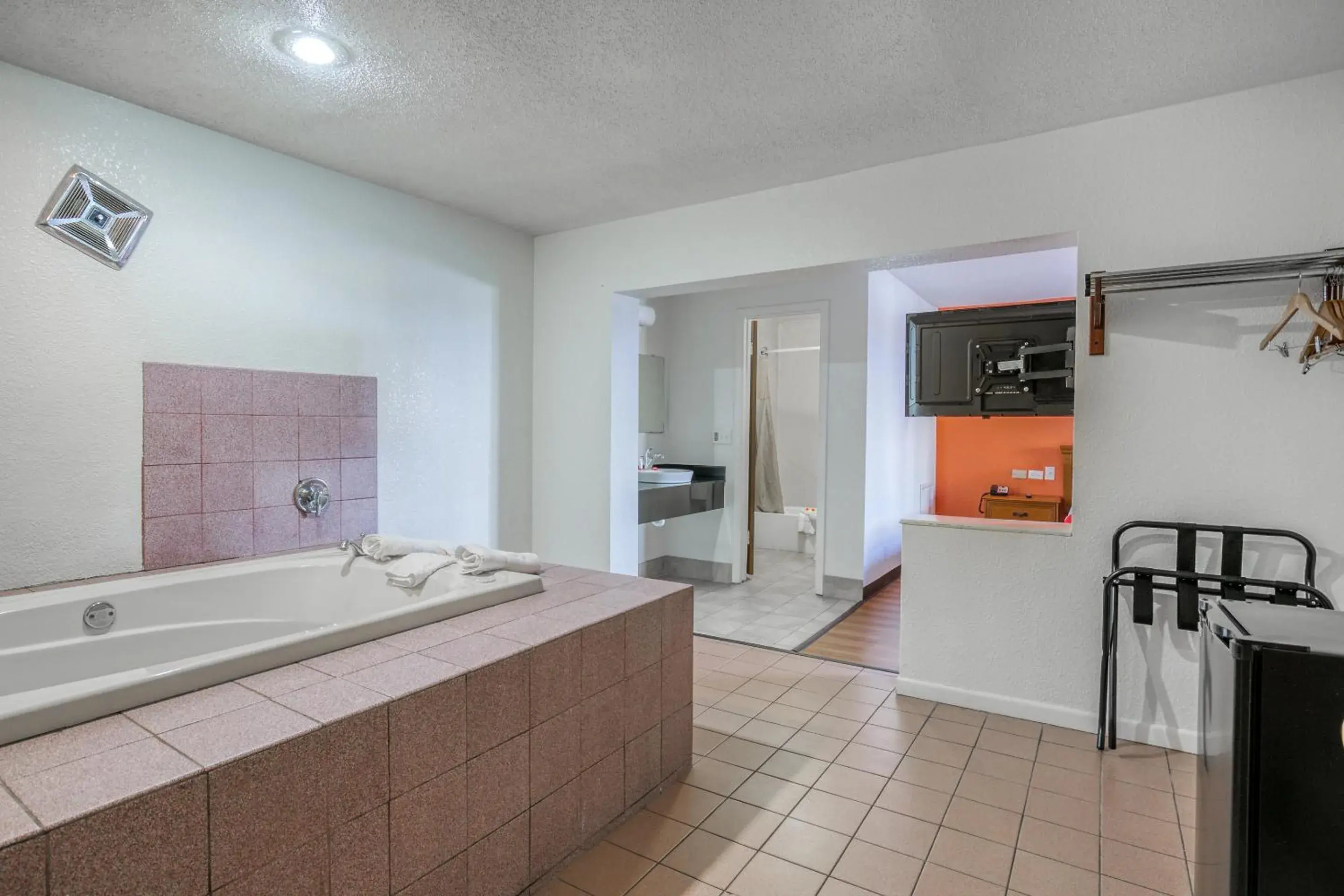 Area and facilities, Bed in FairBridge Inn Express North Lima Area and facilities, Bed in FairBridge Inn Express North Lima