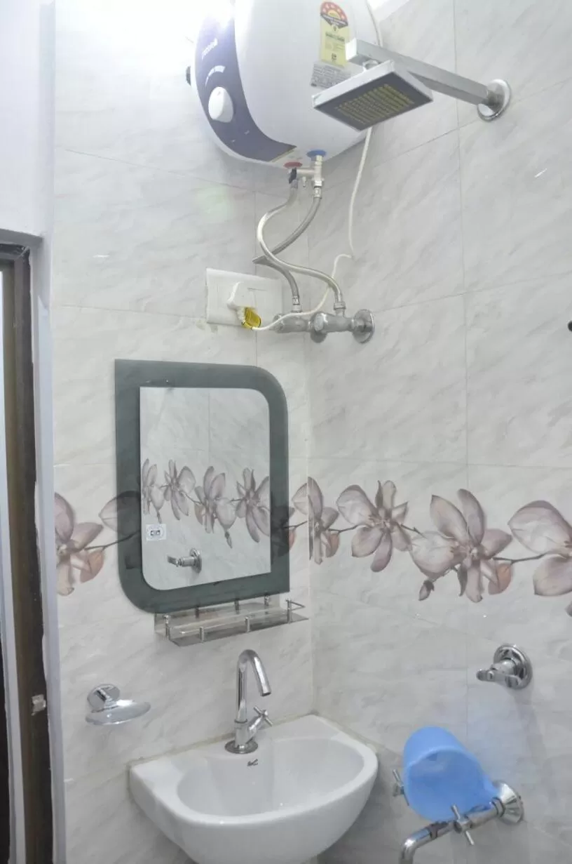 Bathroom in Hotel Kanha Inn Charbagh