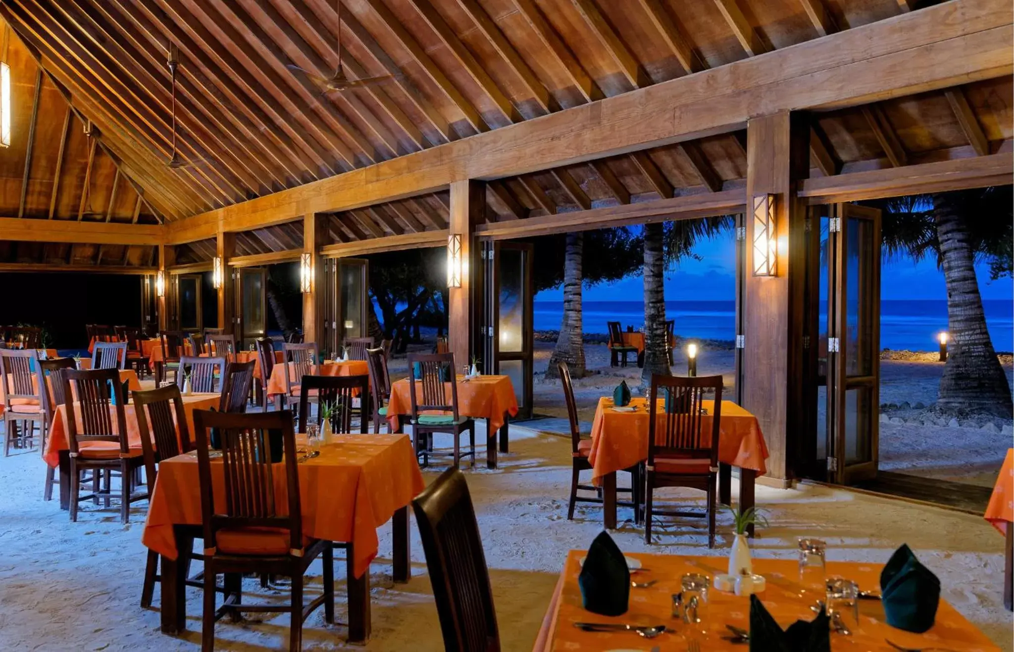 Restaurant/Places to Eat in Canareef Resort Maldives