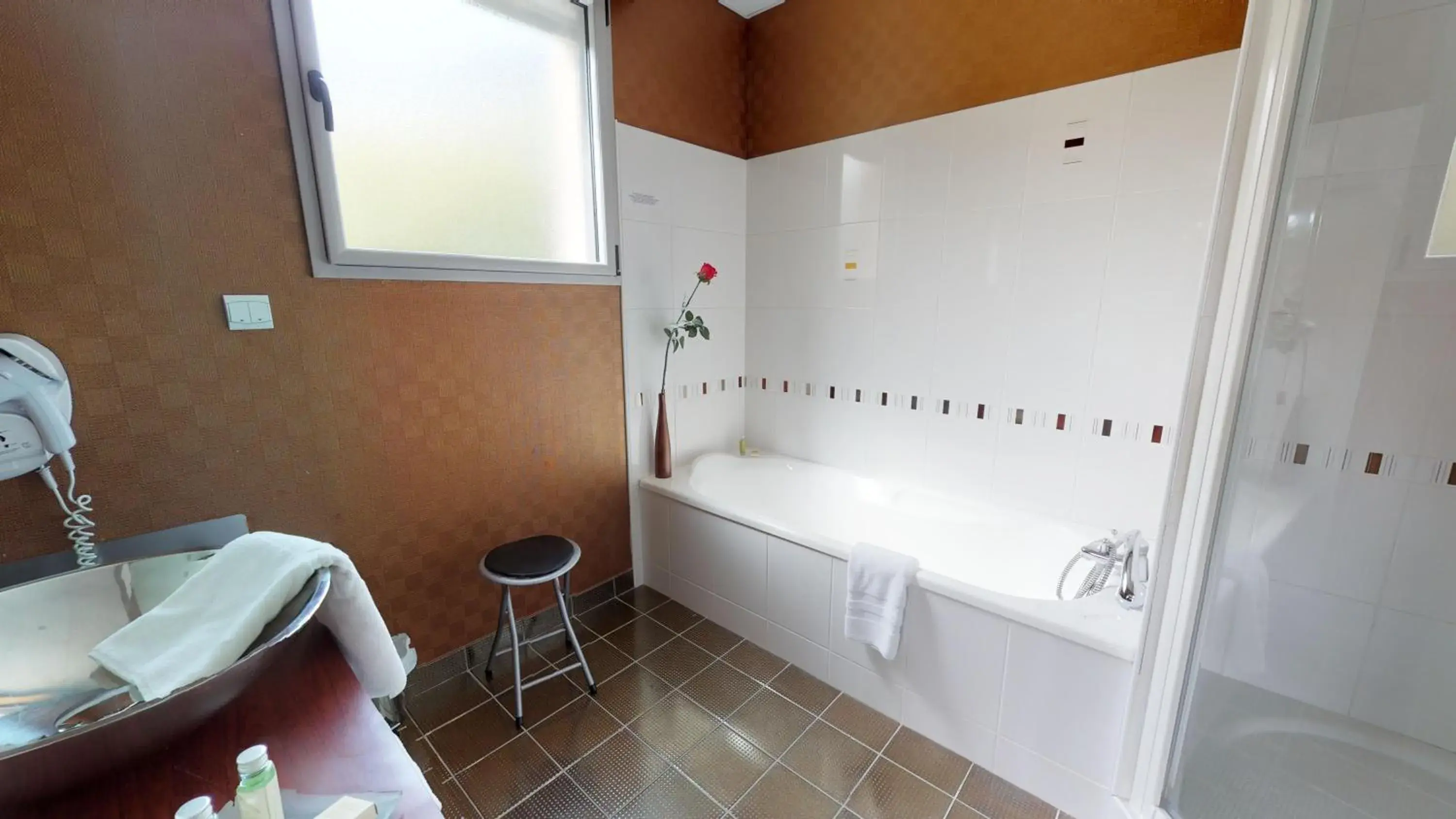 Bathroom in Citotel Le Clos Champel