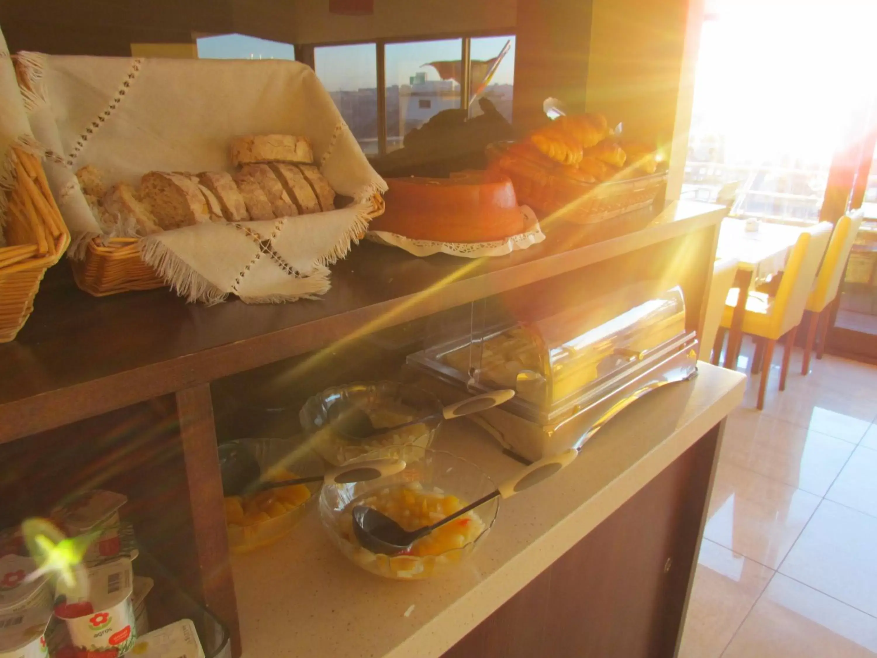 Restaurant/places to eat in Vera Cruz Porto Downtown Hotel