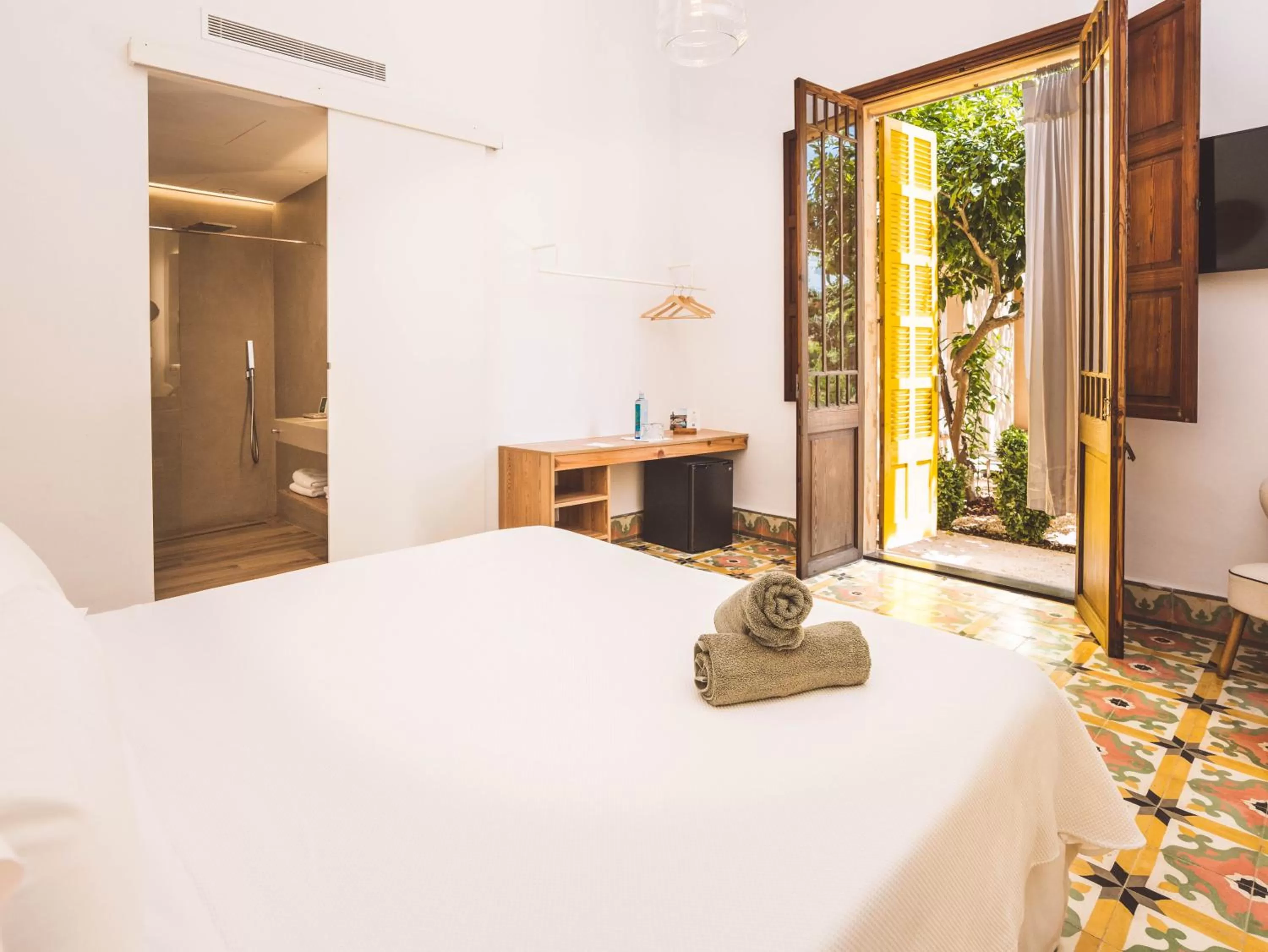 Garden view, Bed in Hotel Boutique Can Pocovi