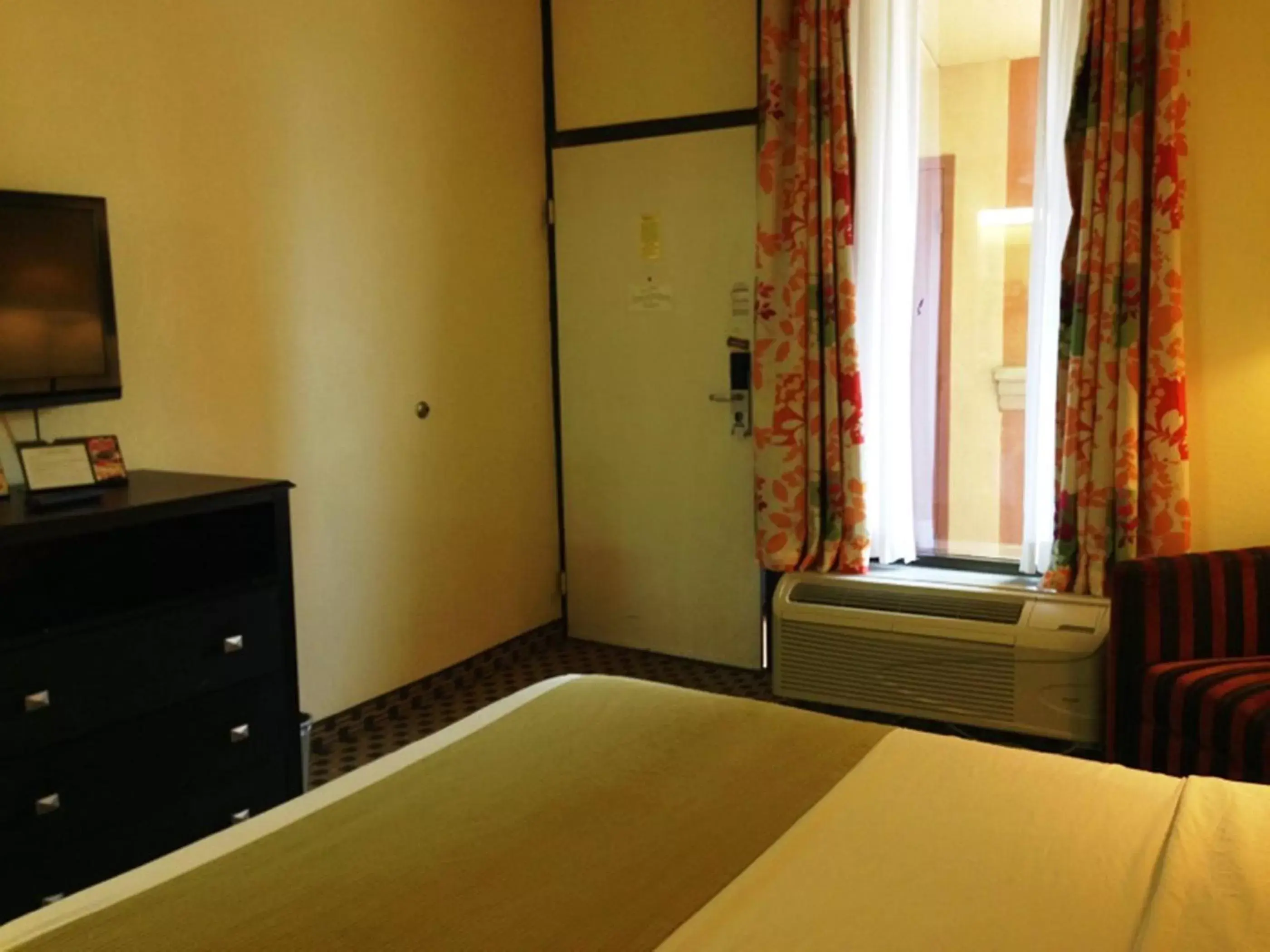 Bedroom, Bed in Days Inn by Wyndham Irving Grapevine DFW Airport North Bedroom, Bed in Days Inn by Wyndham Irving Grapevine DFW Airport North