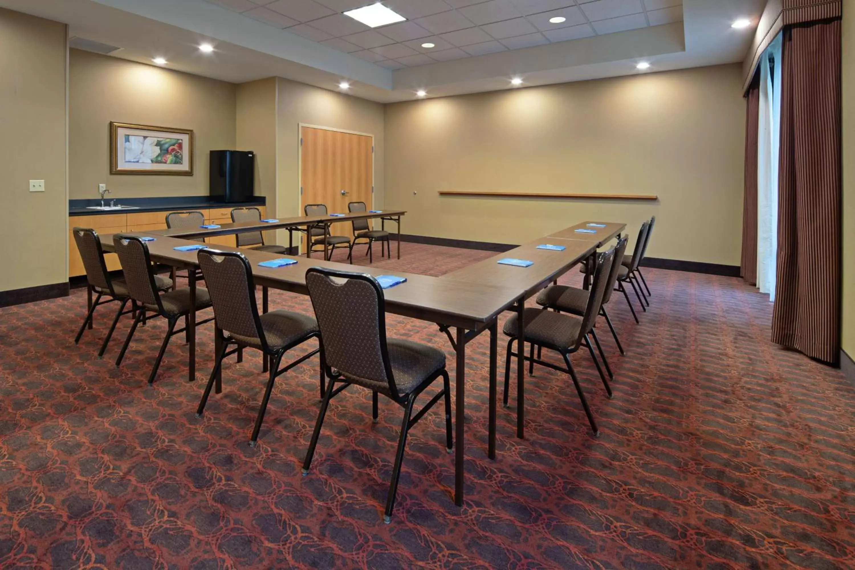 Meeting/conference room in Hampton Inn & Suites Bremerton