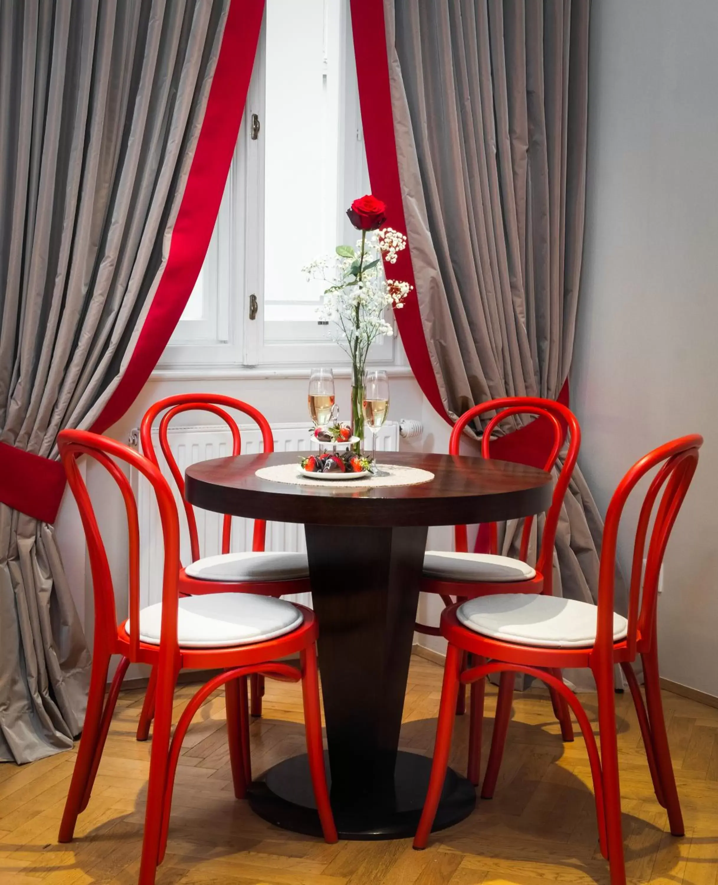 Living room, Dining Area in Appartement-Hotel an der Riemergasse