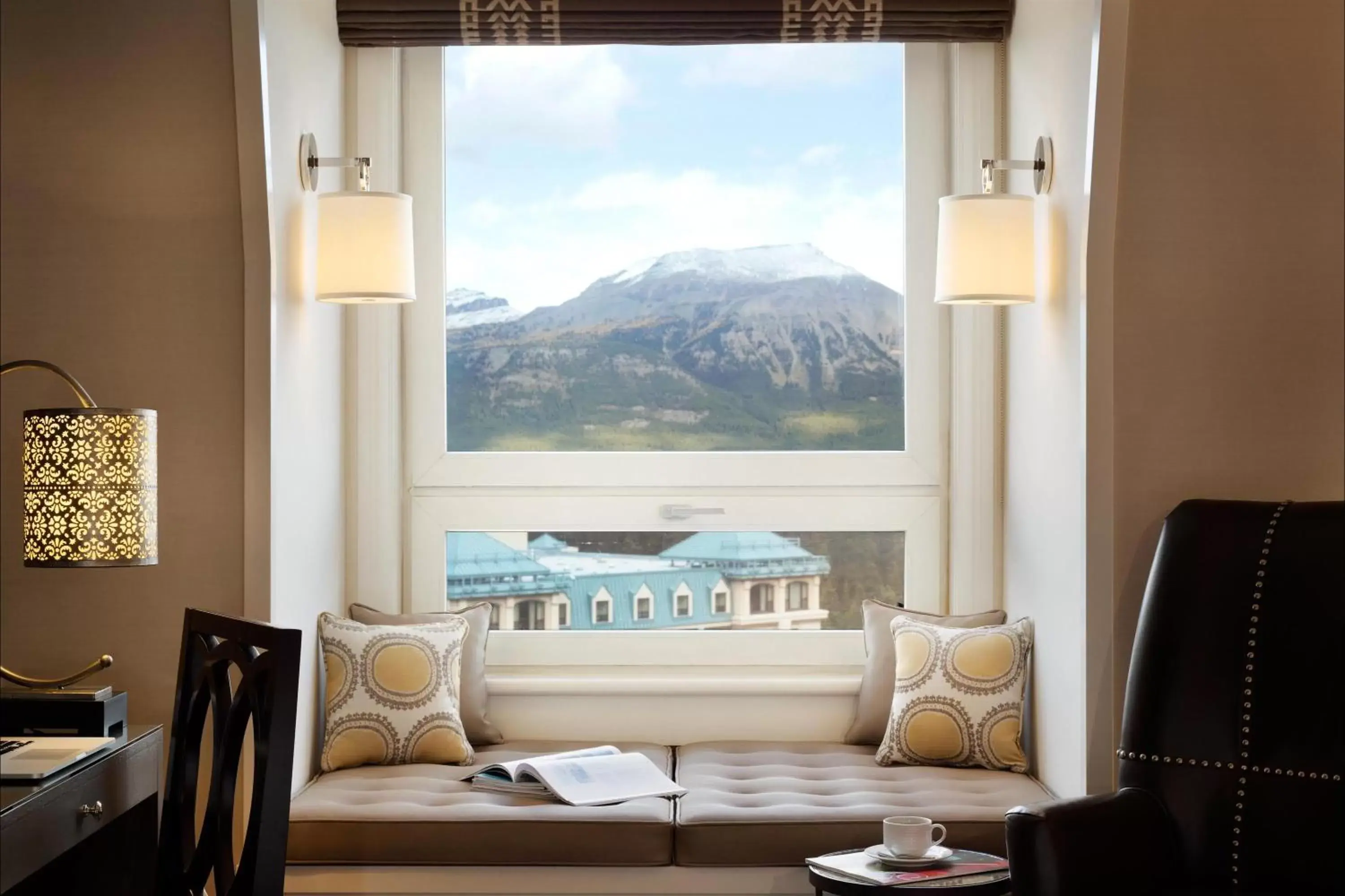 Mountain view, Seating Area in Fairmont Château Lake Louise