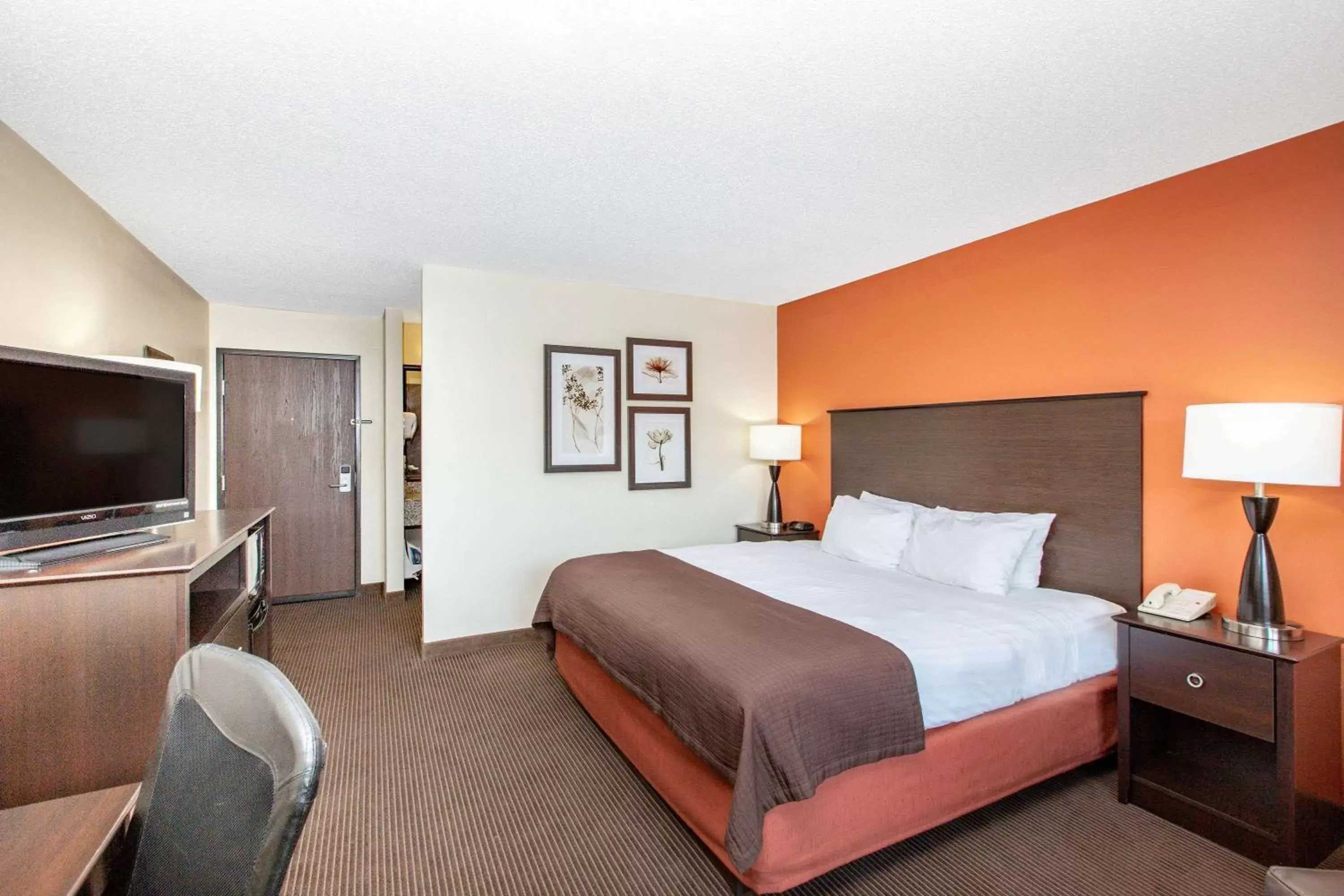 Photo of the whole room, Bed in AmericInn by Wyndham Ottumwa