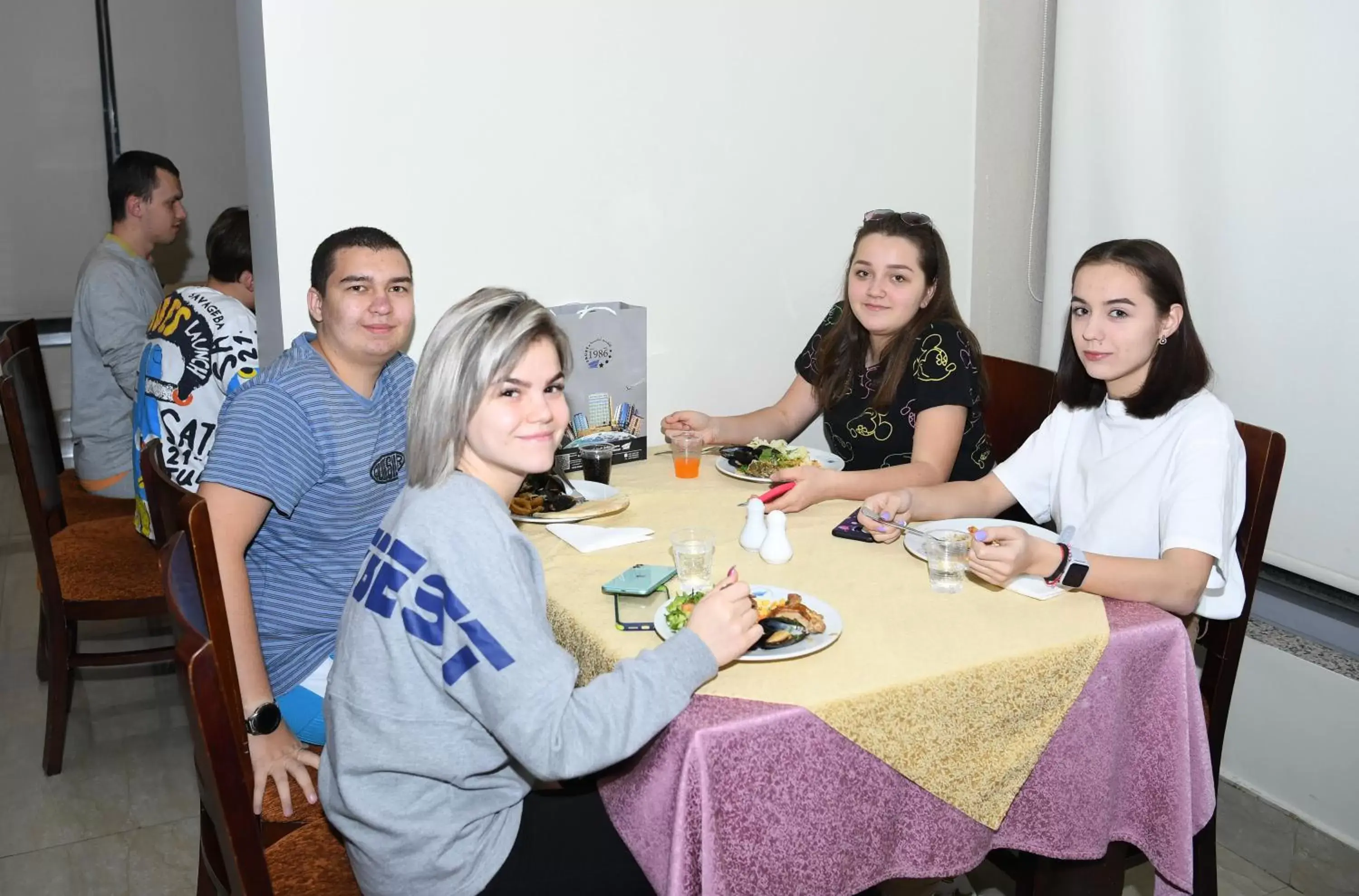 Family in Continental Inn Hotel Al Farwaniya