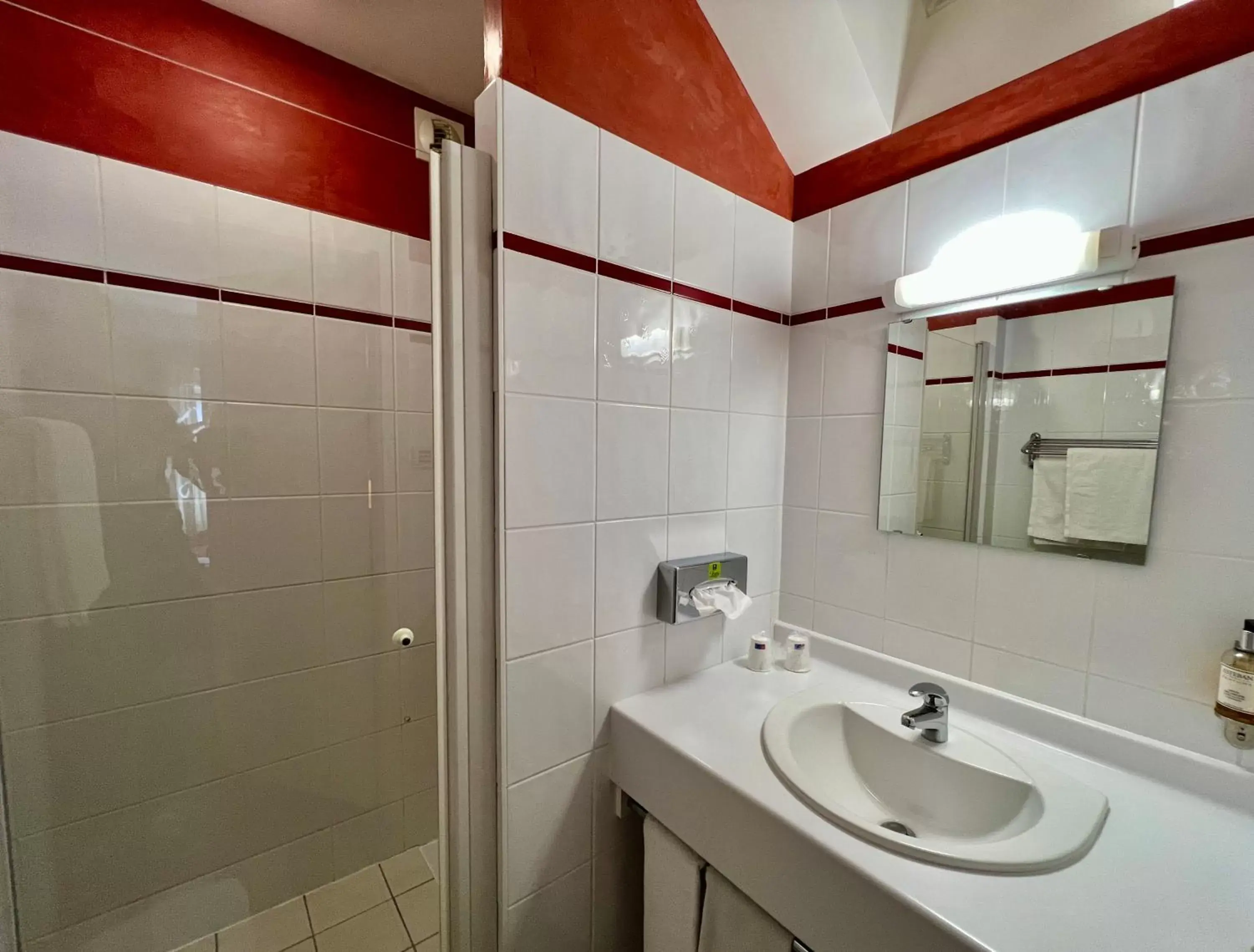 Shower, Bathroom in Logis Hôtel Les Chatelminés