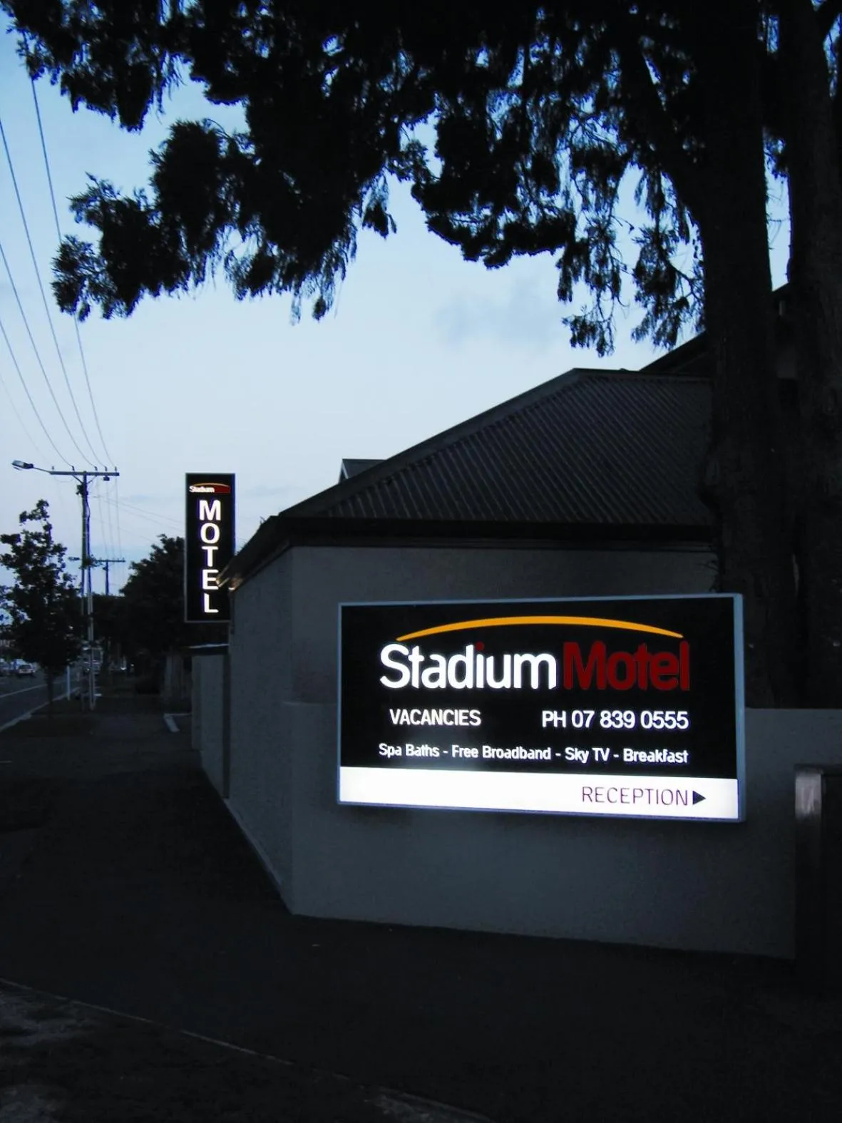 Logo/Certificate/Sign in Stadium Motel