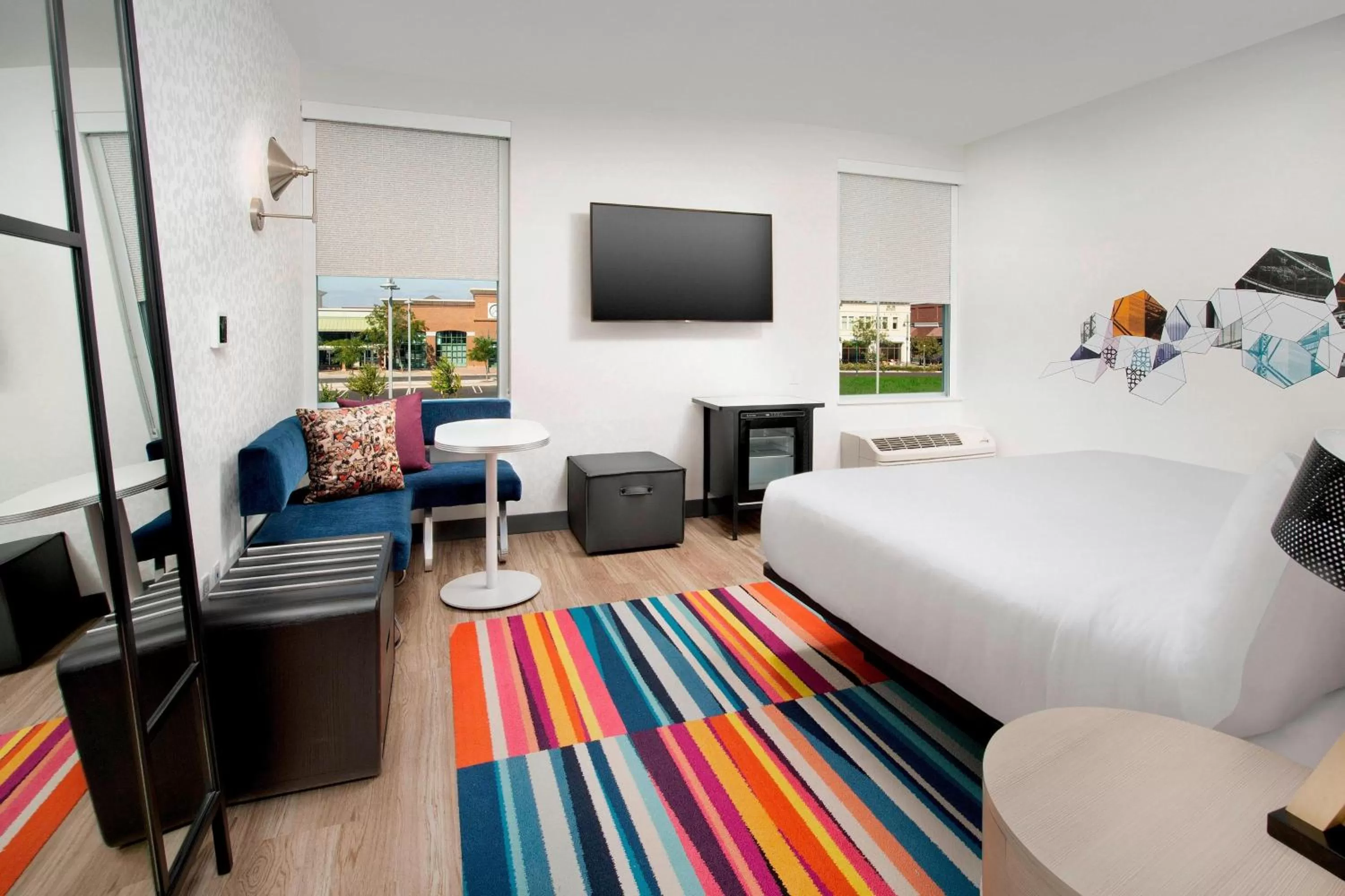 King Room with Adapted Tub - Mobility and Hearing Accessible in Aloft Dallas Arlington South