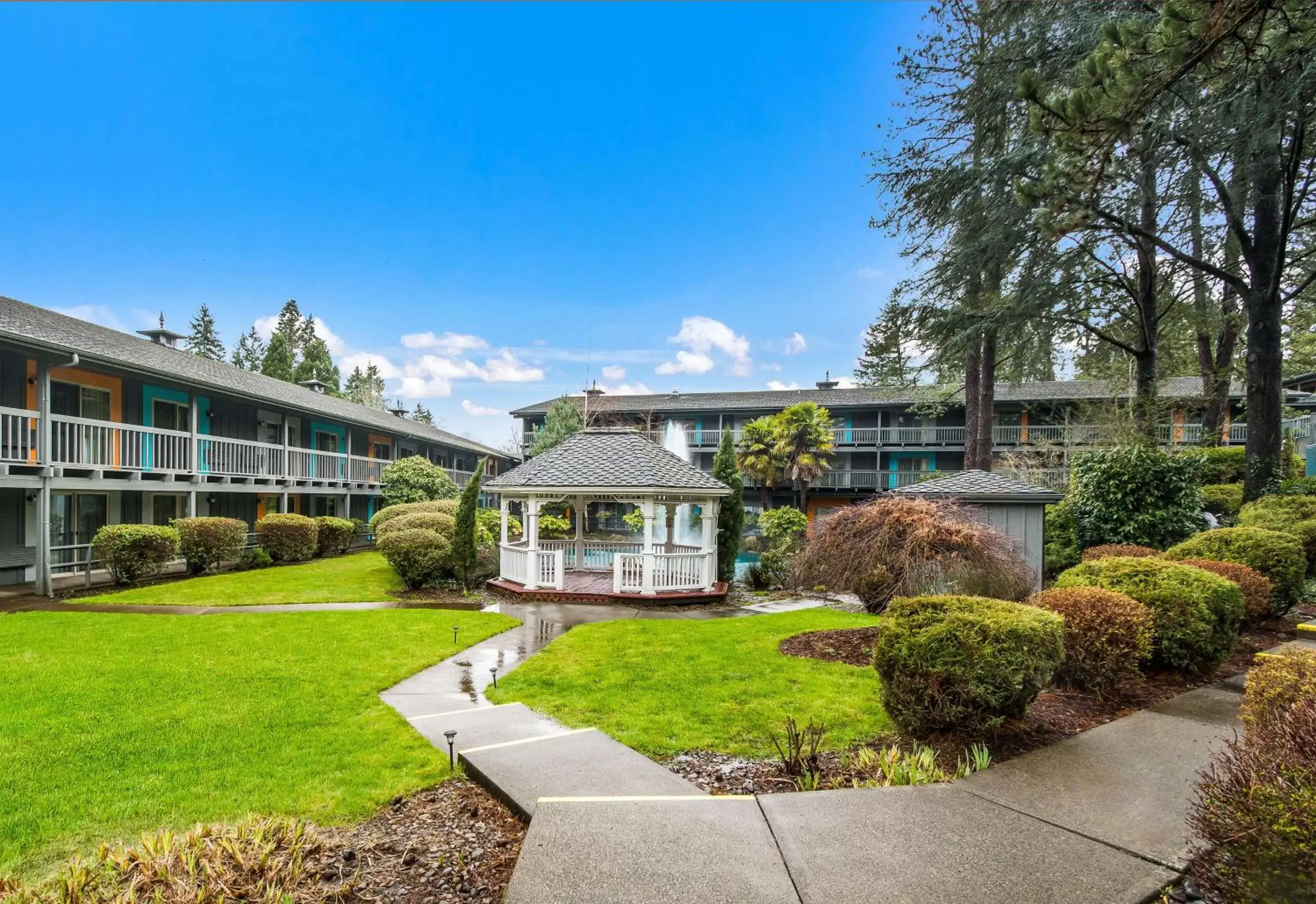 Property Building in Best Western Portland West Beaverton